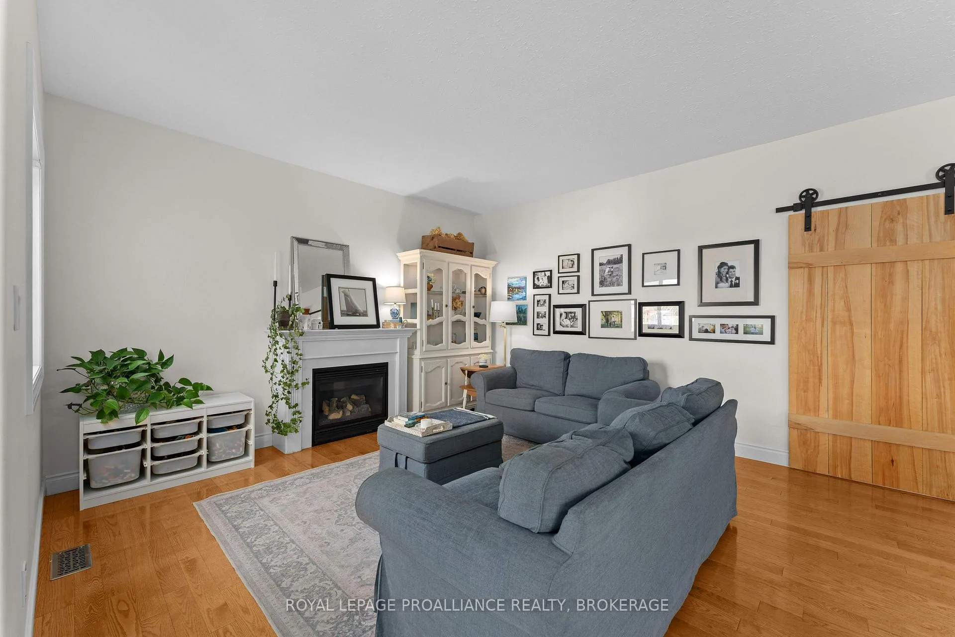 Photo 17 of 174 Speers Boulevard, Loyalist, Amherstview — HOMEH
