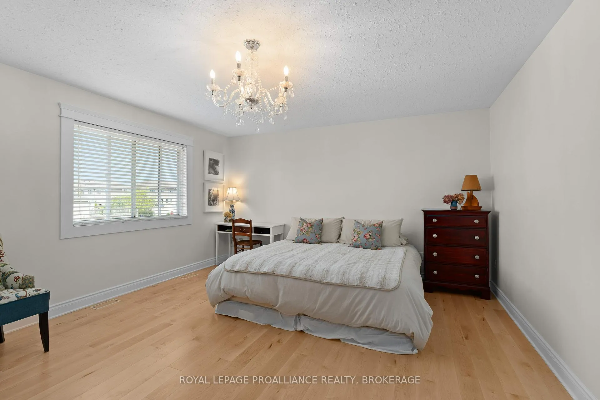 Photo 20 of 174 Speers Boulevard, Loyalist, Amherstview — HOMEH