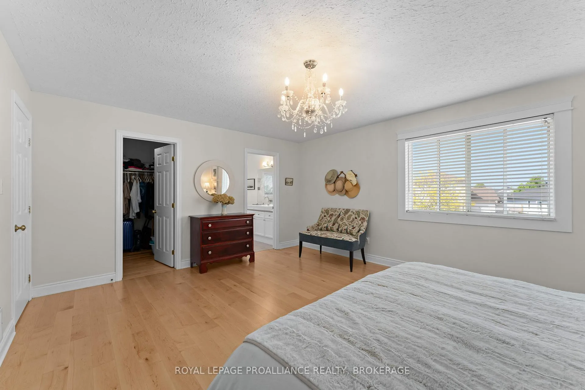 Photo 21 of 174 Speers Boulevard, Loyalist, Amherstview — HOMEH