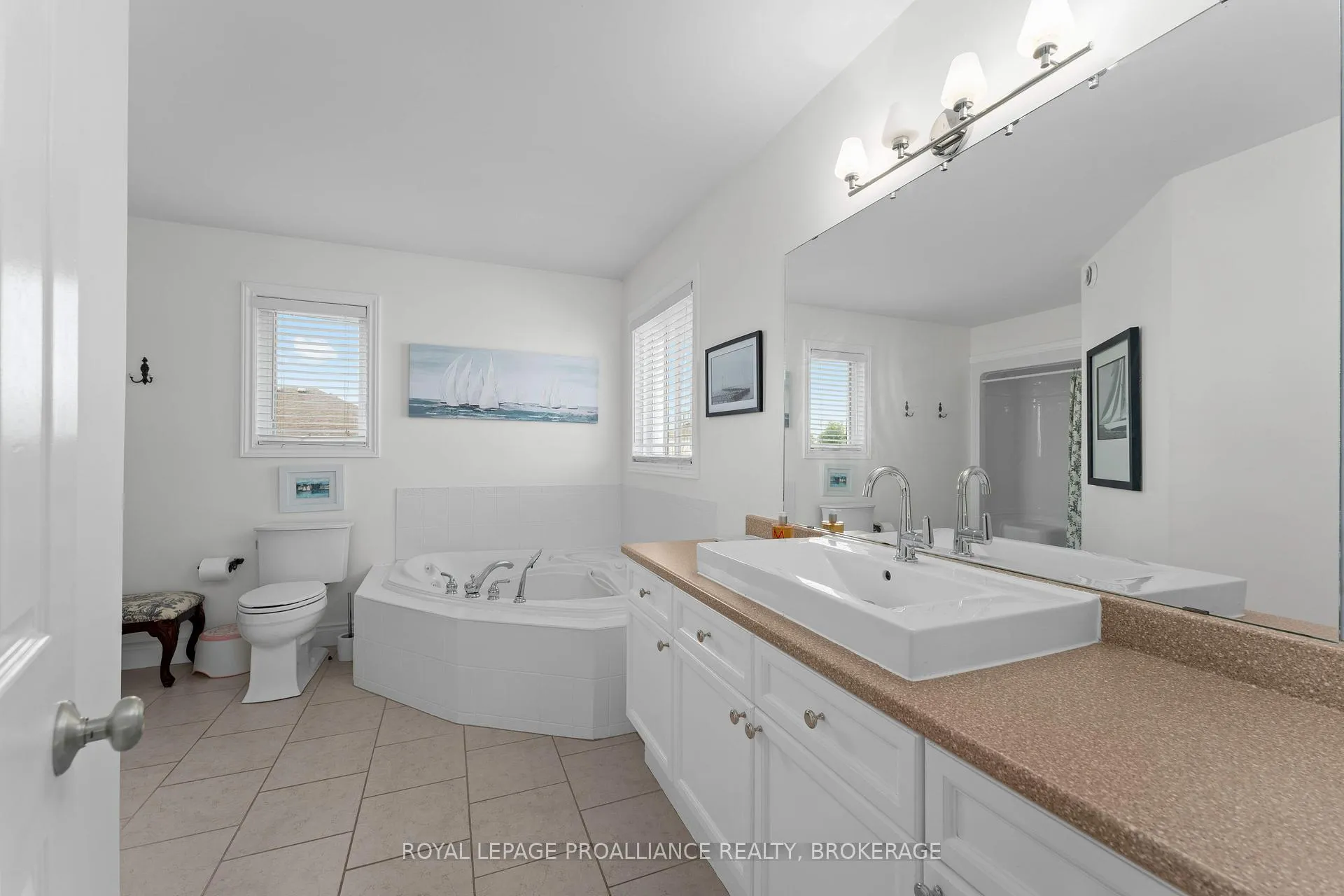 Photo 22 of 174 Speers Boulevard, Loyalist, Amherstview — HOMEH