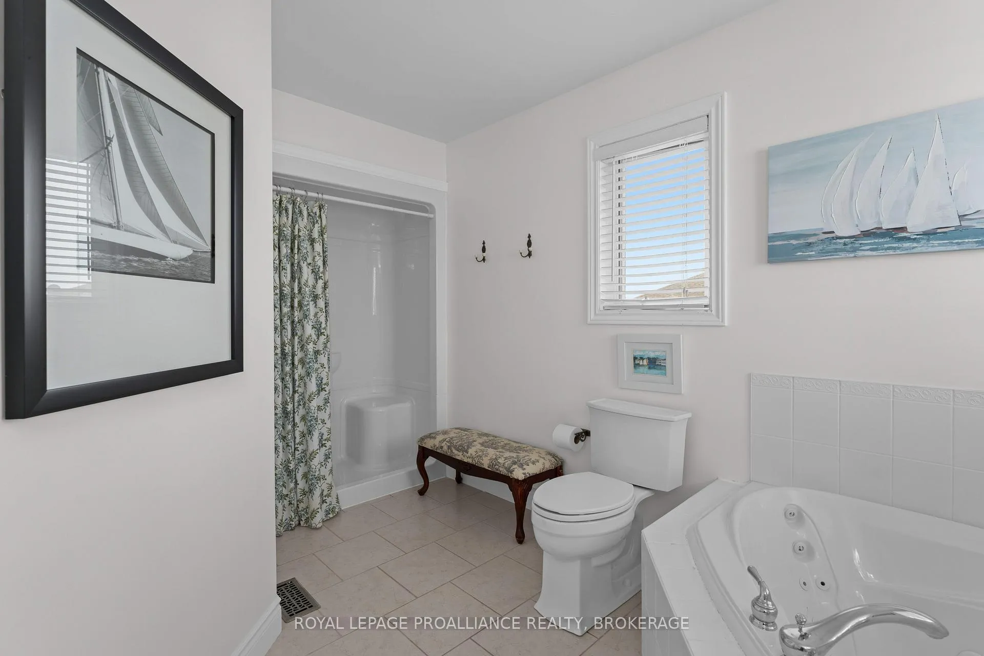 Photo 23 of 174 Speers Boulevard, Loyalist, Amherstview — HOMEH