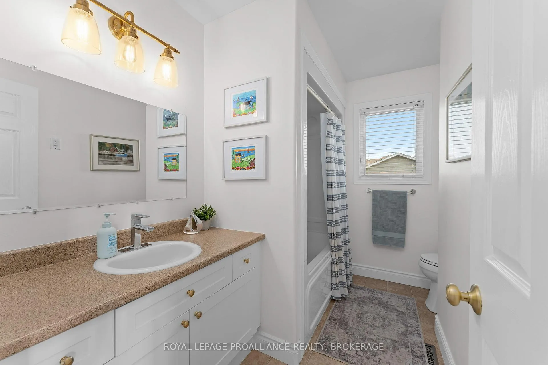 Photo 24 of 174 Speers Boulevard, Loyalist, Amherstview — HOMEH