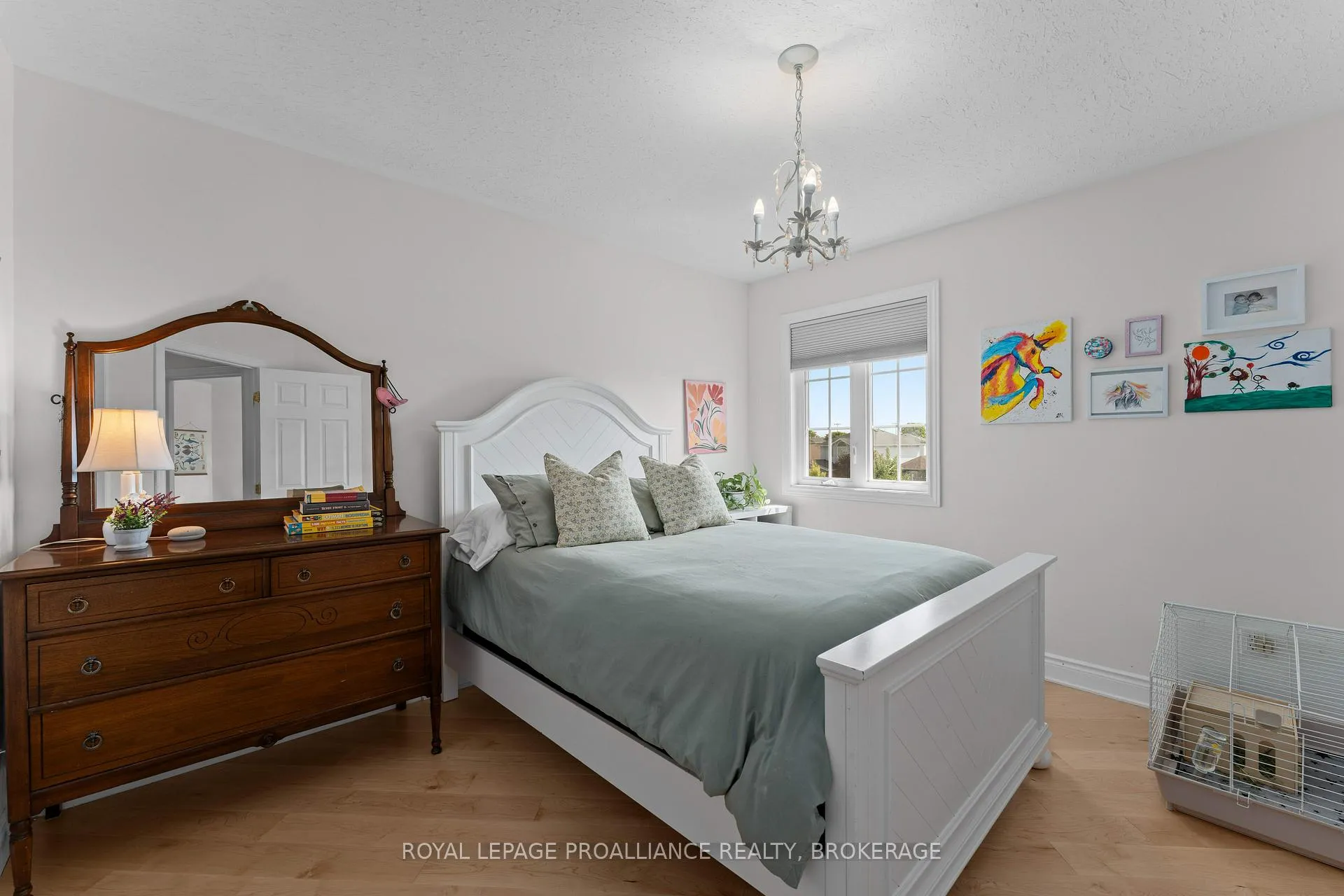 Photo 25 of 174 Speers Boulevard, Loyalist, Amherstview — HOMEH