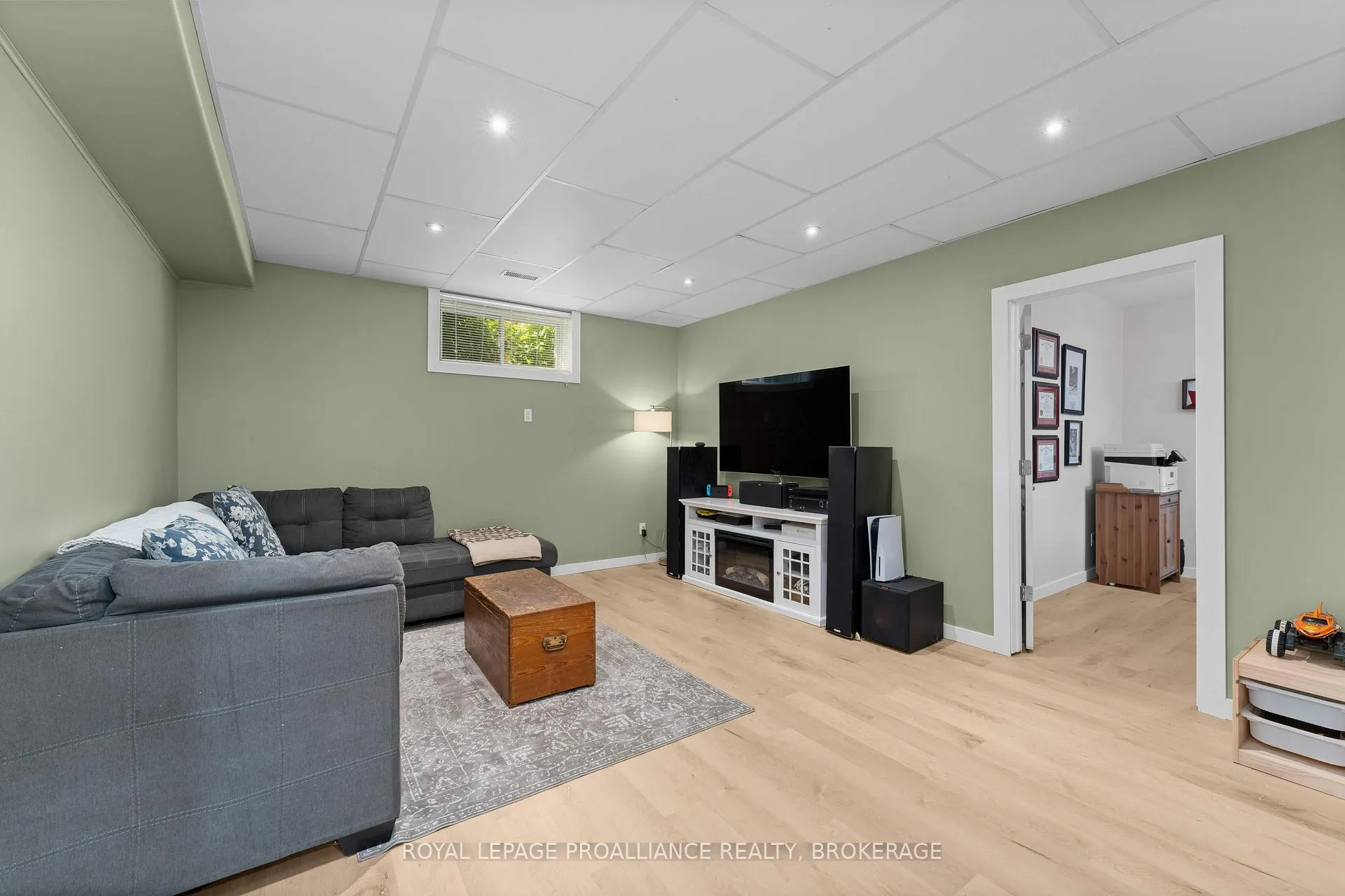 Photo 29 of 174 Speers Boulevard, Loyalist, Amherstview — HOMEH