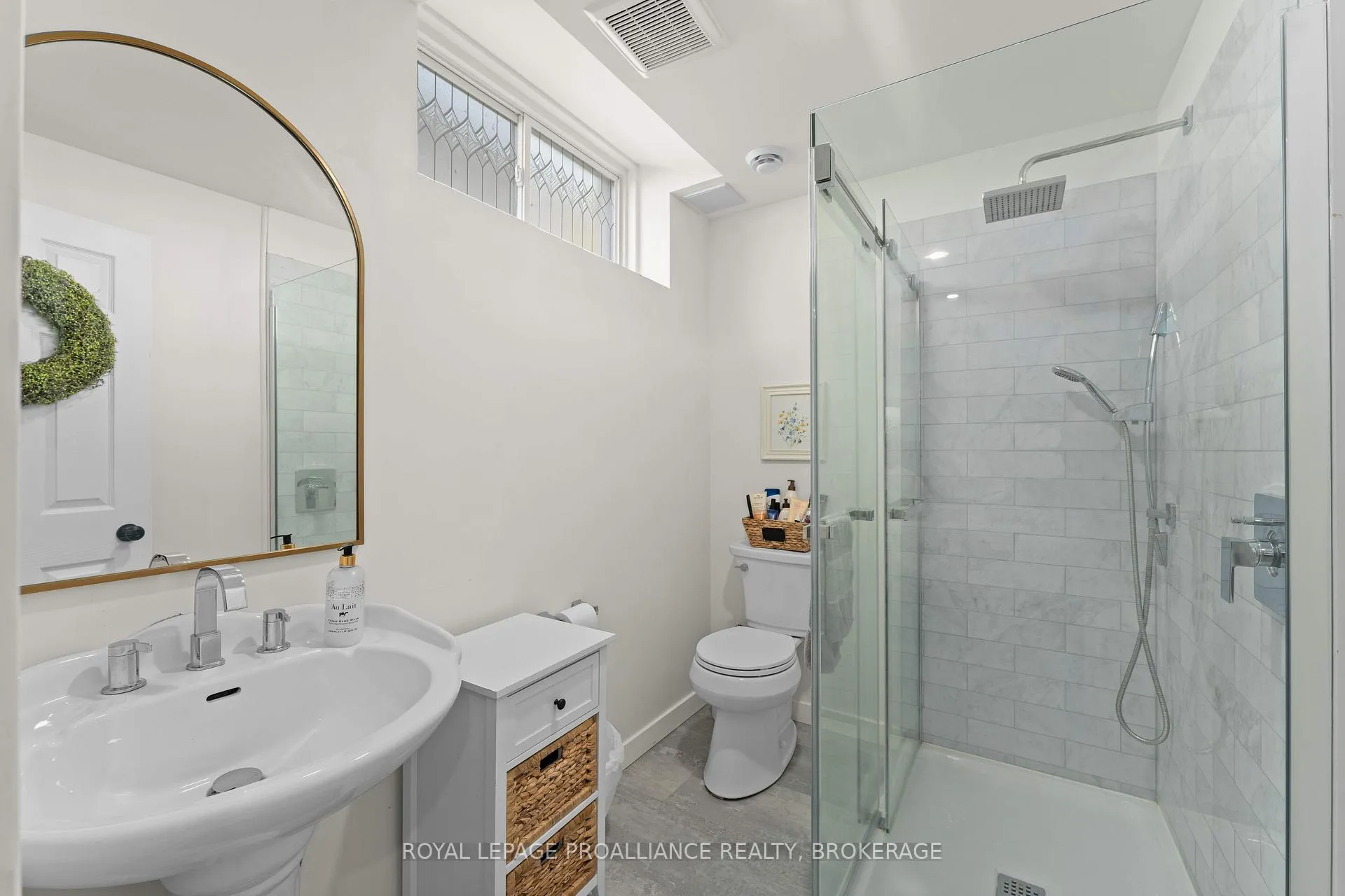 Photo 32 of 174 Speers Boulevard, Loyalist, Amherstview — HOMEH