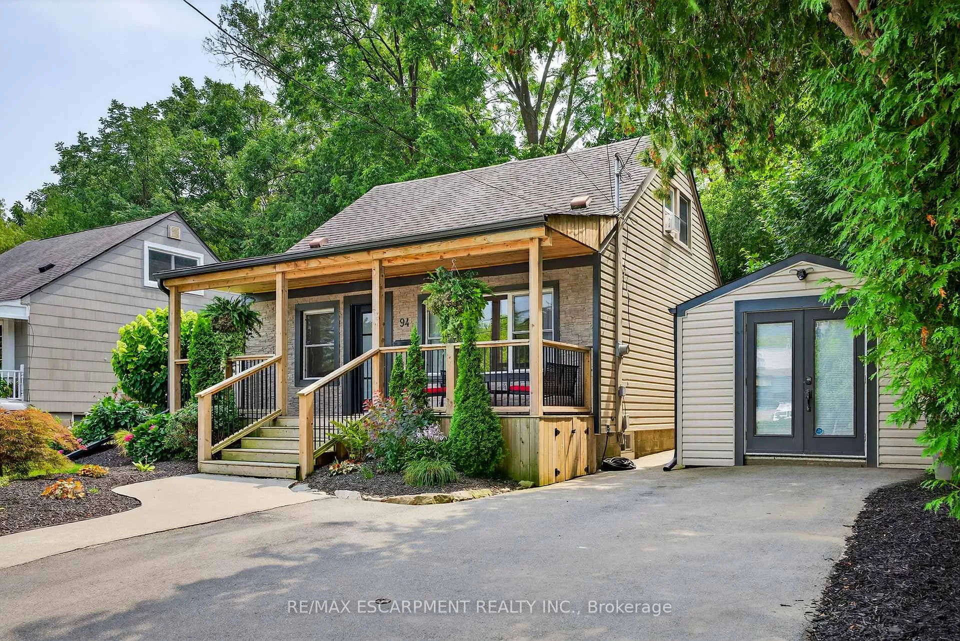 Photo 2 of 94 Mercer Street, Hamilton, Dundas — HOMEH