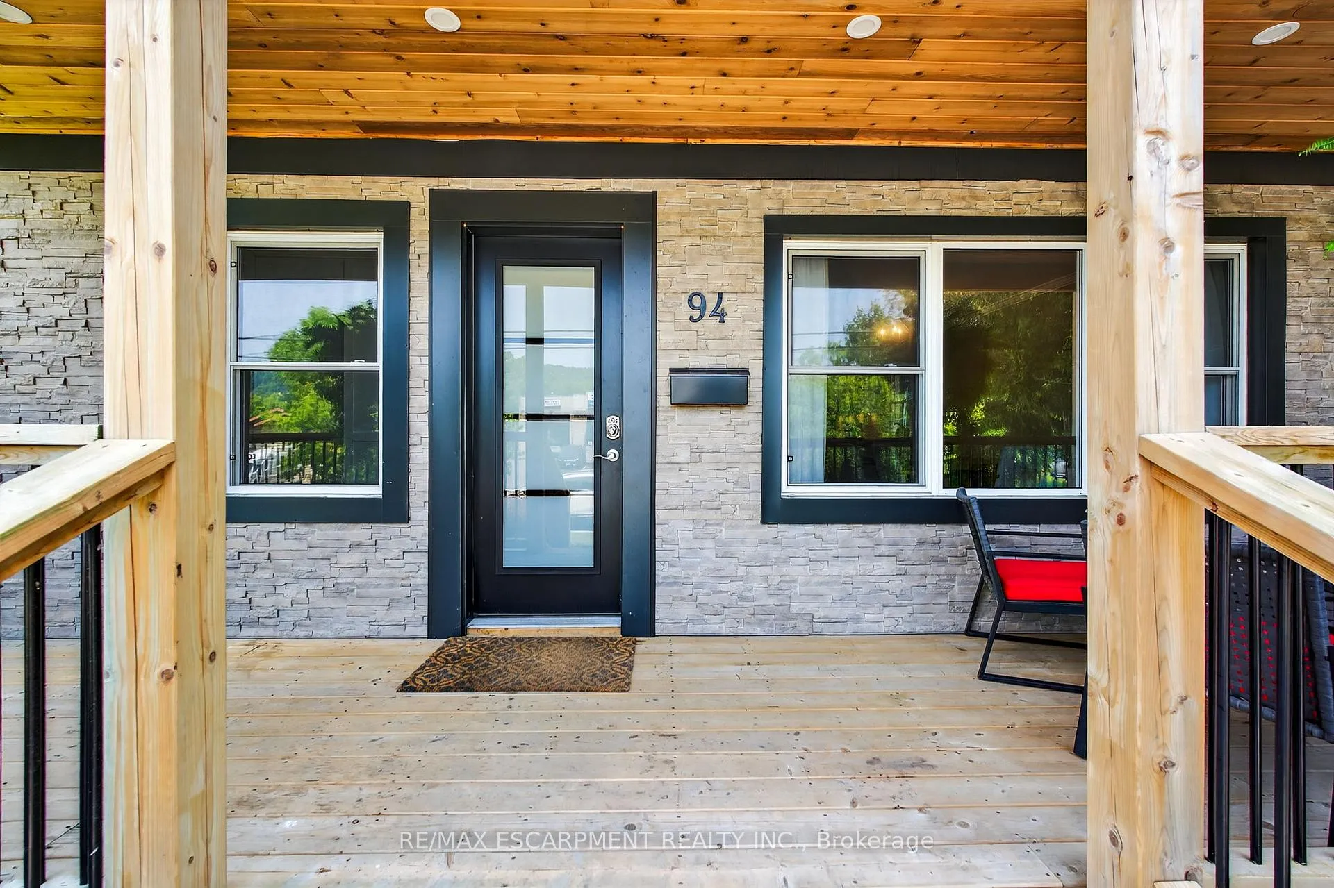 Photo 4 of 94 Mercer Street, Hamilton, Dundas — HOMEH