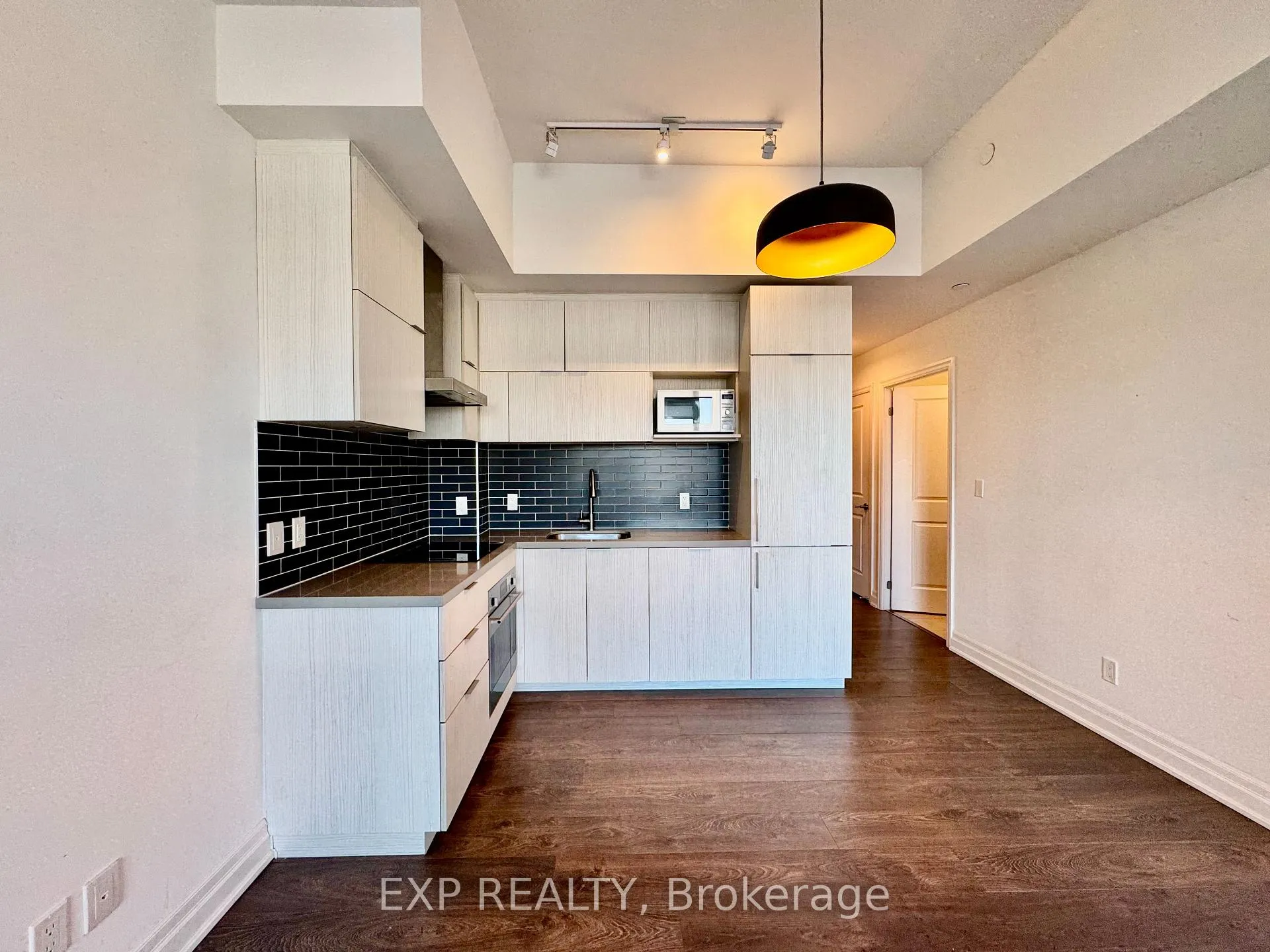 Photo 6 of Unit 420, 10 Rouge Valley Drive W, Markham, Unionville — HOMEH