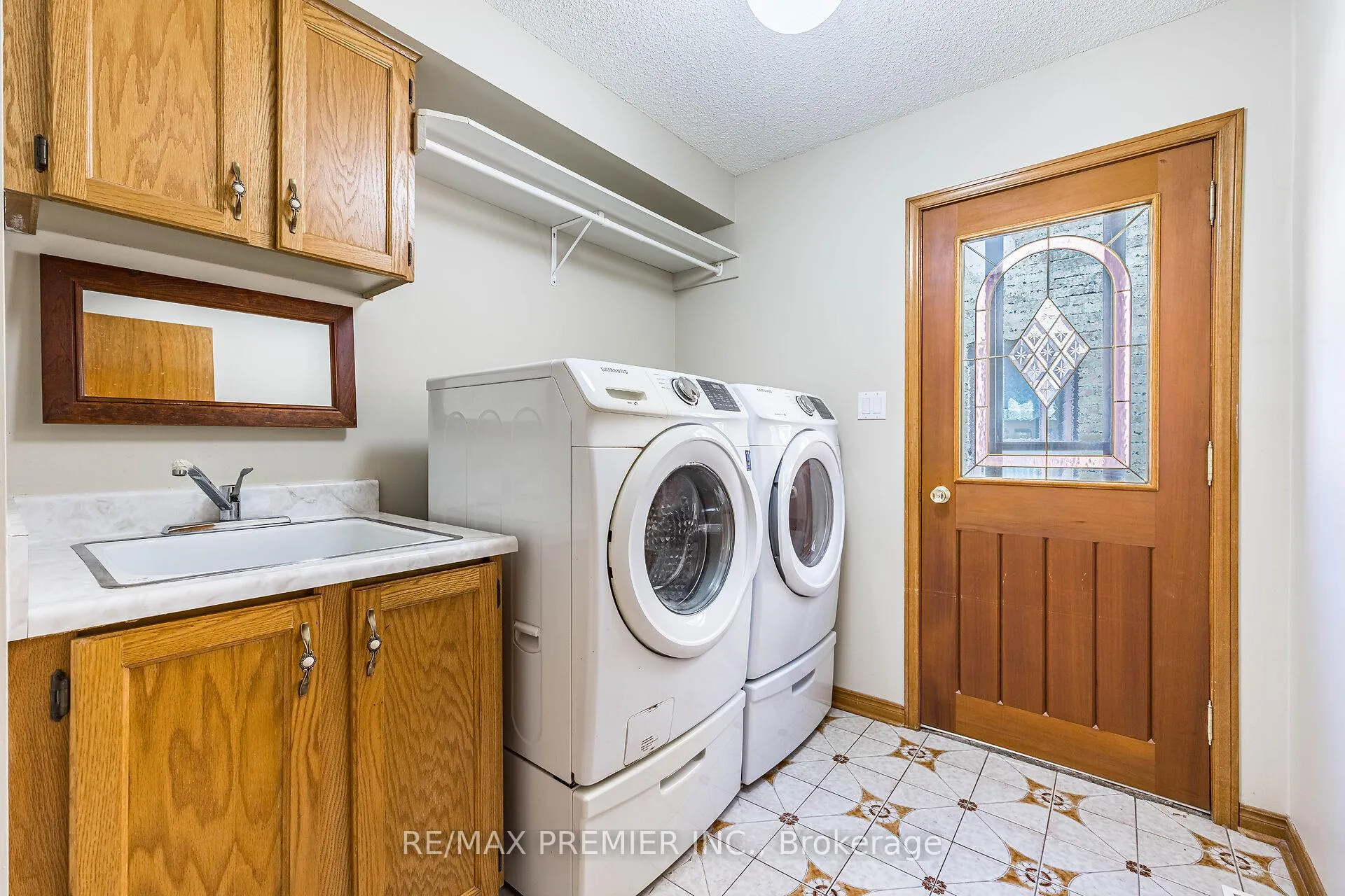 Photo 6 of 18 Mathewson Street, Vaughan, Maple — HOMEH