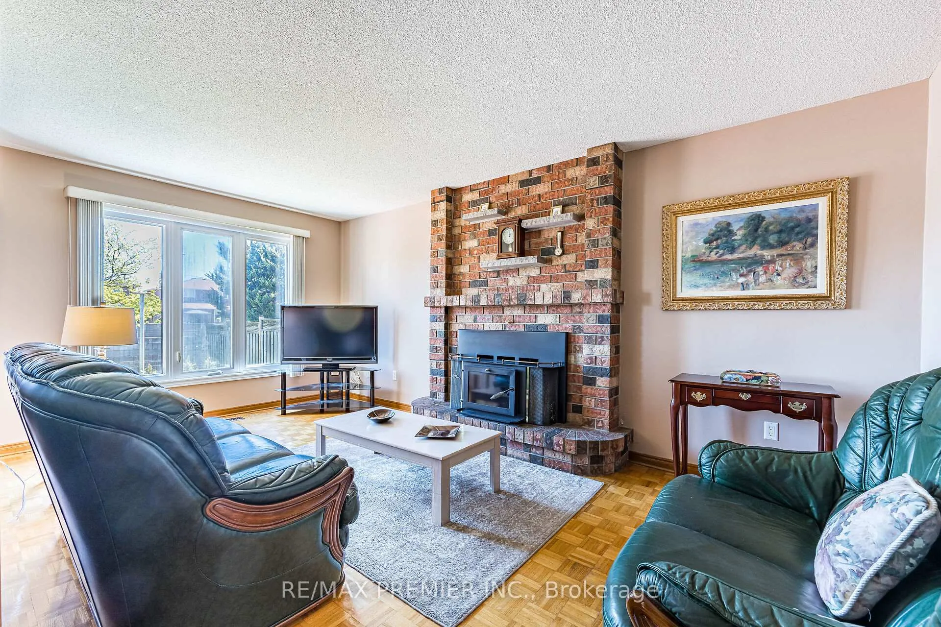 Photo 8 of 18 Mathewson Street, Vaughan, Maple — HOMEH