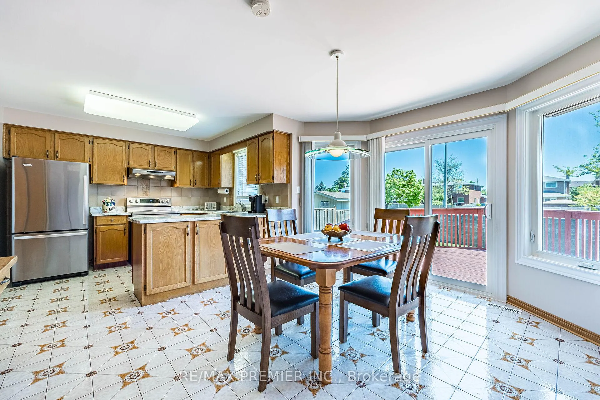 Photo 10 of 18 Mathewson Street, Vaughan, Maple — HOMEH