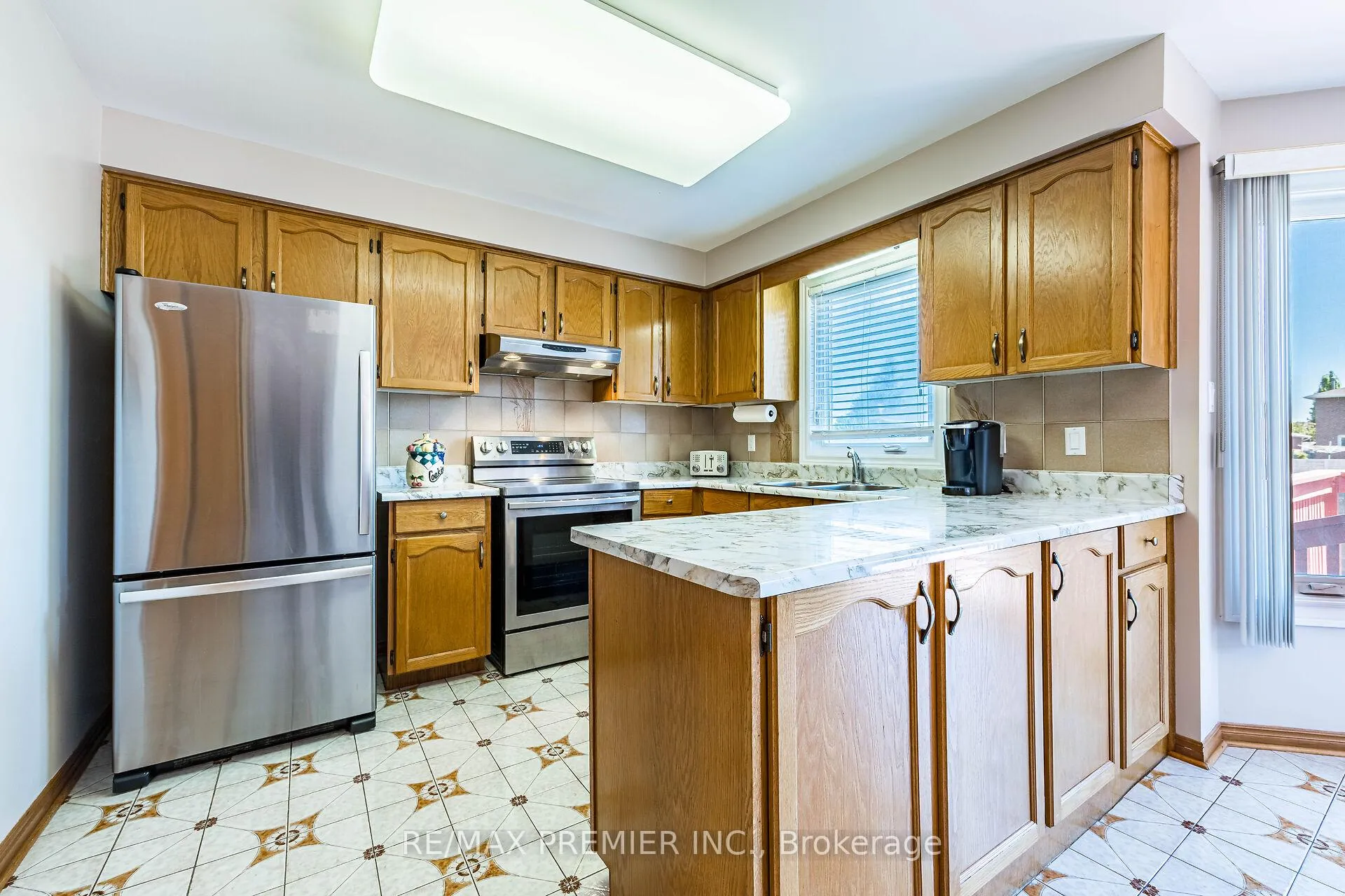 Photo 12 of 18 Mathewson Street, Vaughan, Maple — HOMEH