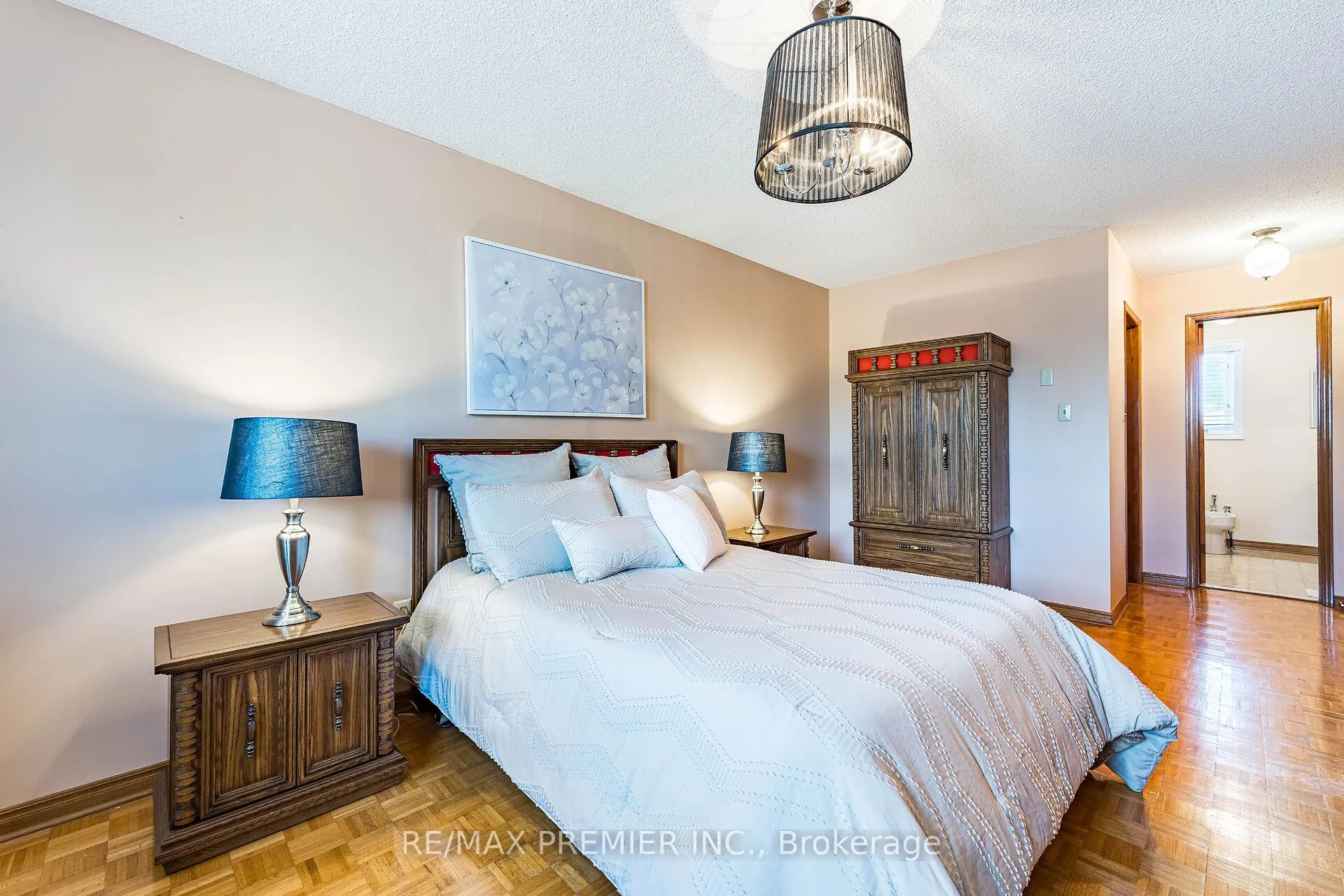Photo 17 of 18 Mathewson Street, Vaughan, Maple — HOMEH