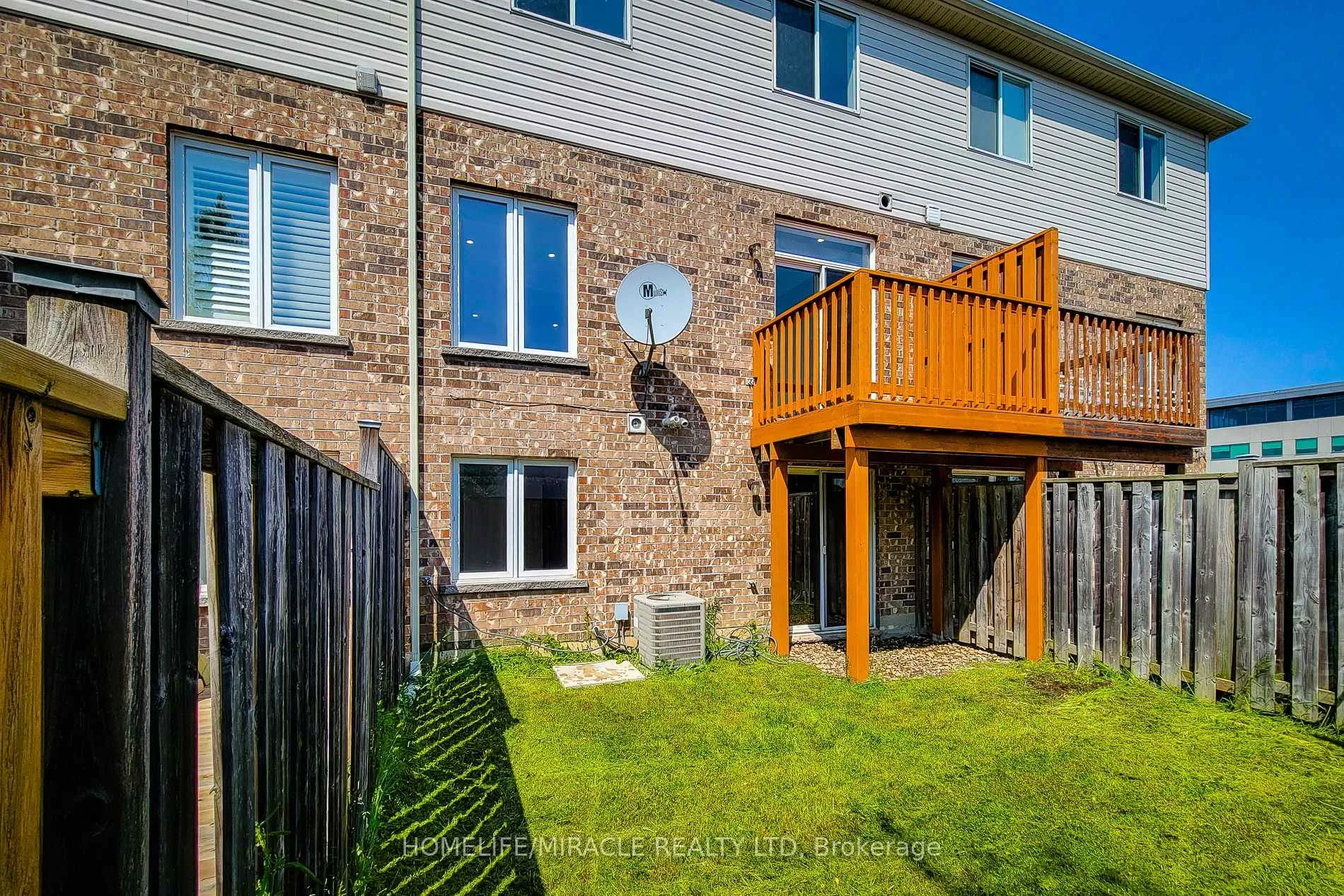 Photo 3 of 77 Highgate Drive, Hamilton, Stoney Creek Mountain — HOMEH