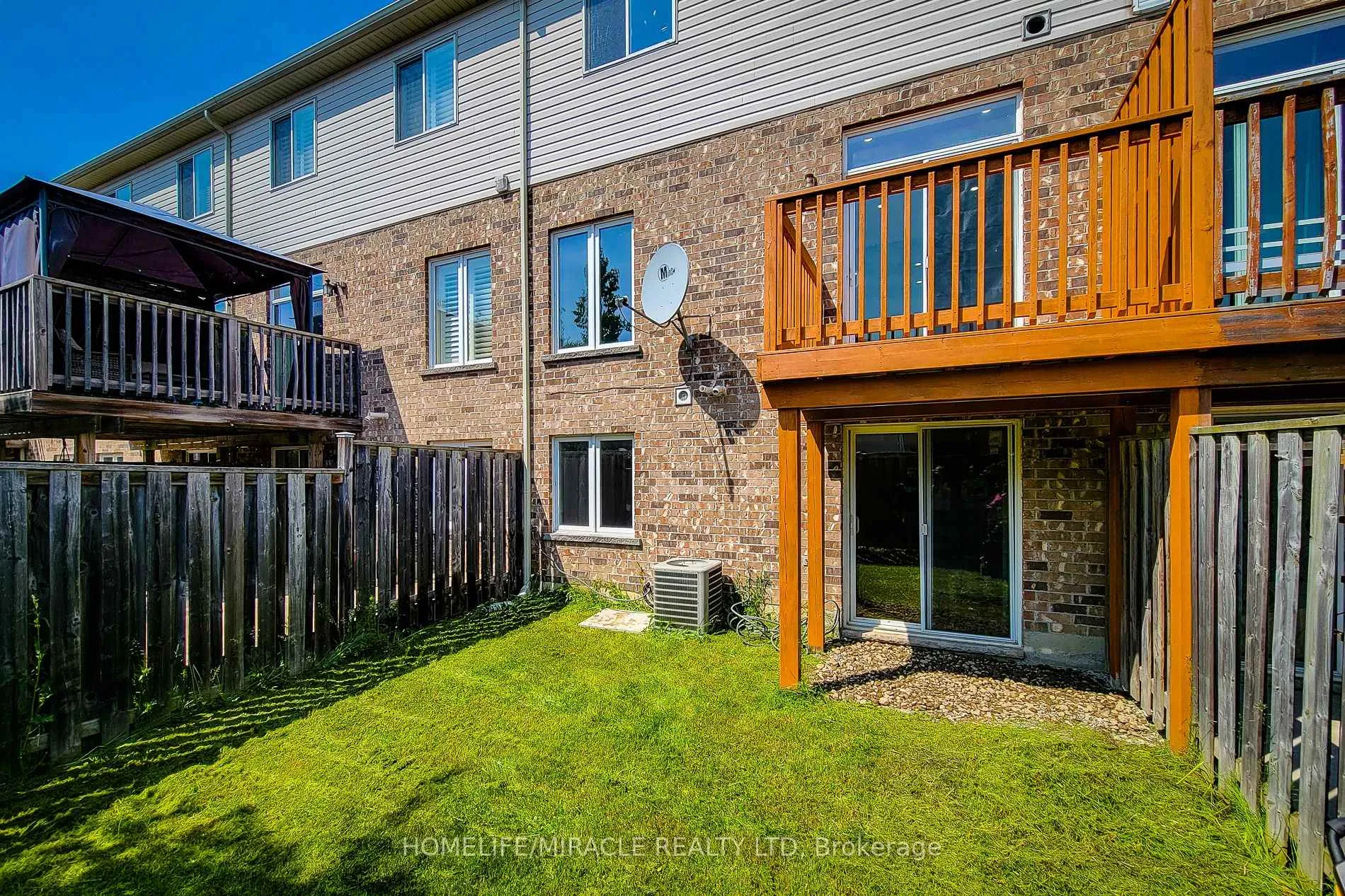 Photo 4 of 77 Highgate Drive, Hamilton, Stoney Creek Mountain — HOMEH