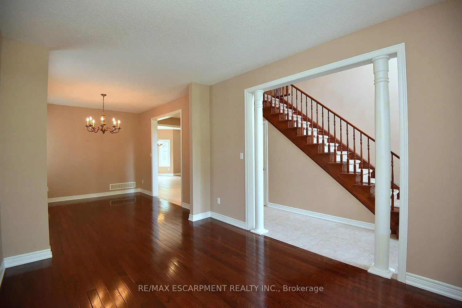 Photo 11 of 152 Tollgate Drive, Hamilton, Ancaster — HOMEH