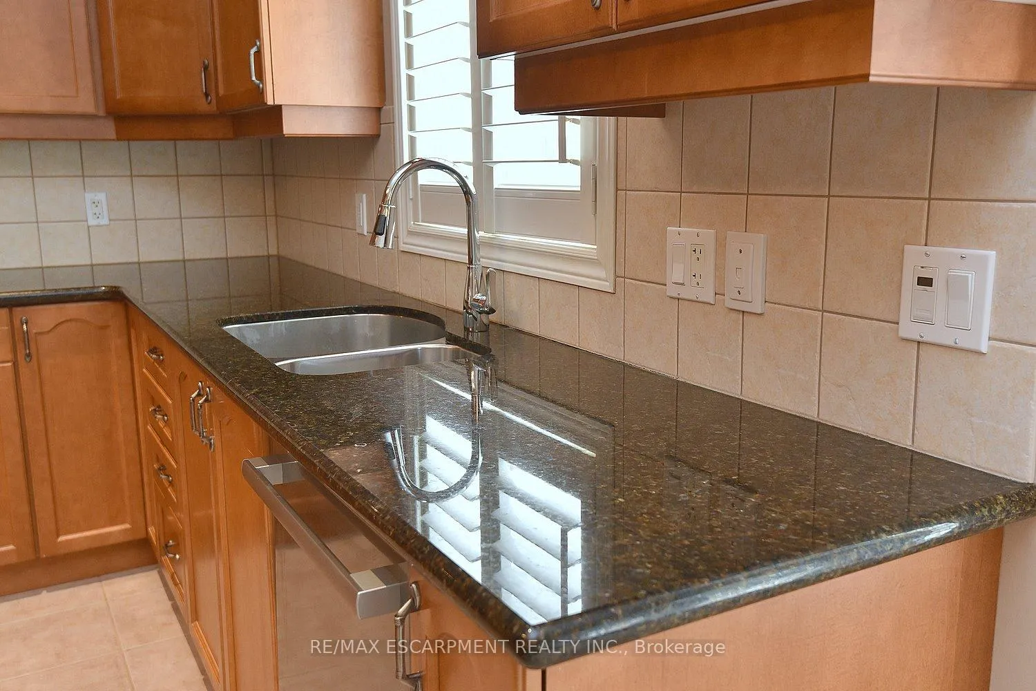 Photo 15 of 152 Tollgate Drive, Hamilton, Ancaster — HOMEH