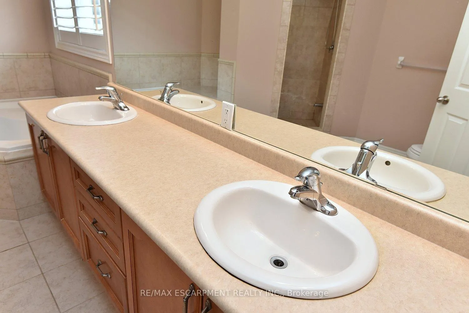 Photo 34 of 152 Tollgate Drive, Hamilton, Ancaster — HOMEH