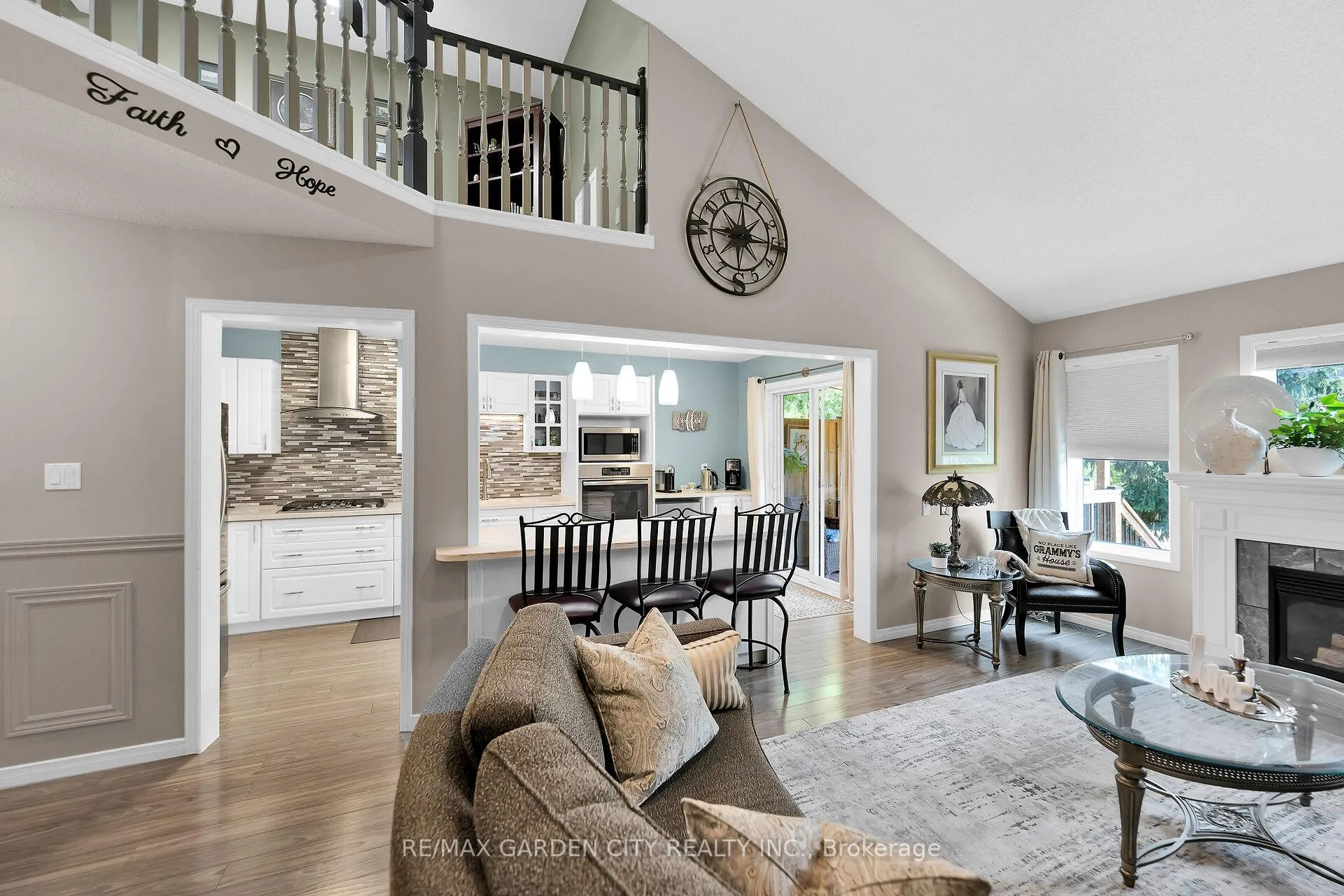 Photo 4 of 5126 St. George Drive, Lincoln, Beamsville — HOMEH