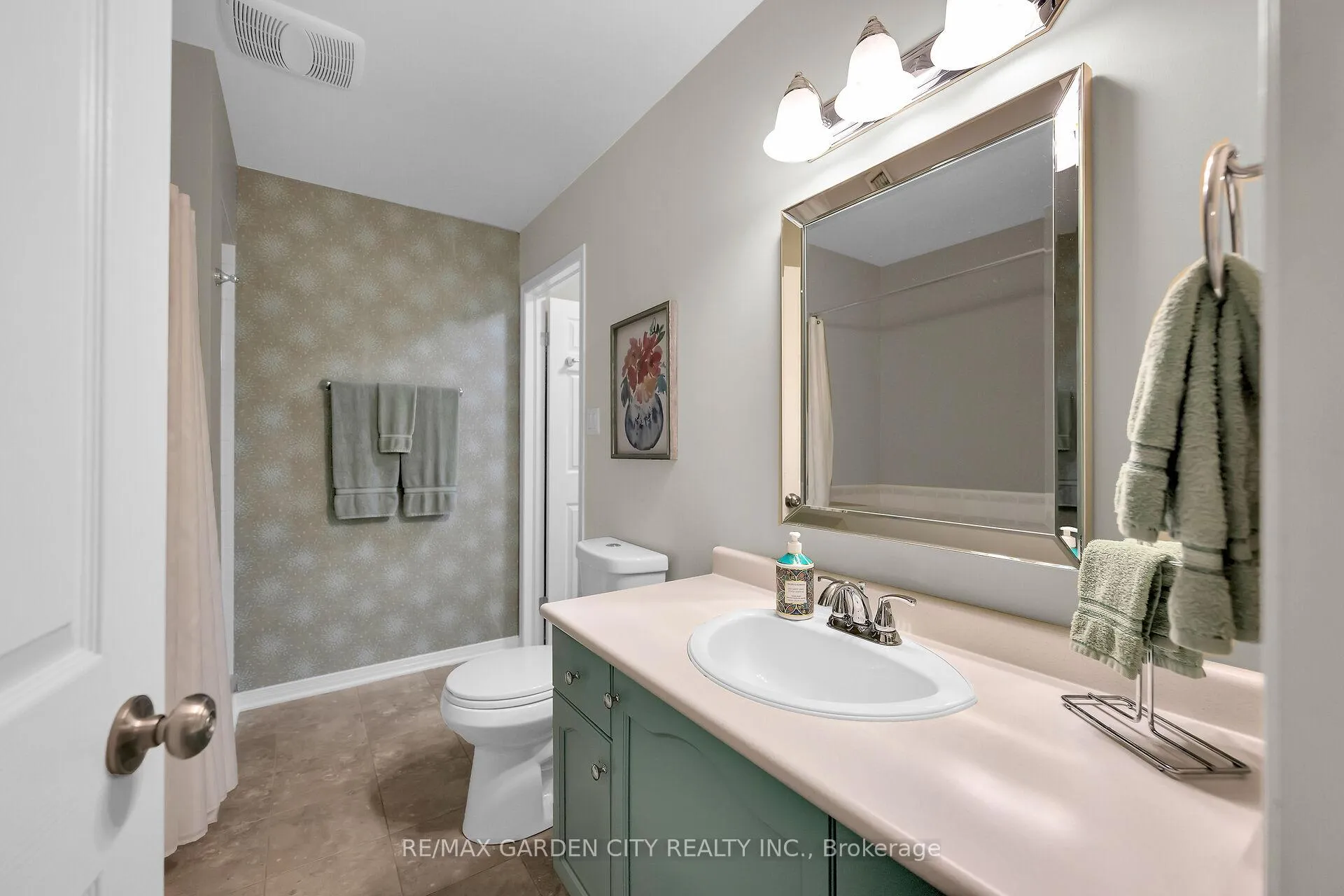 Photo 11 of 5126 St. George Drive, Lincoln, Beamsville — HOMEH