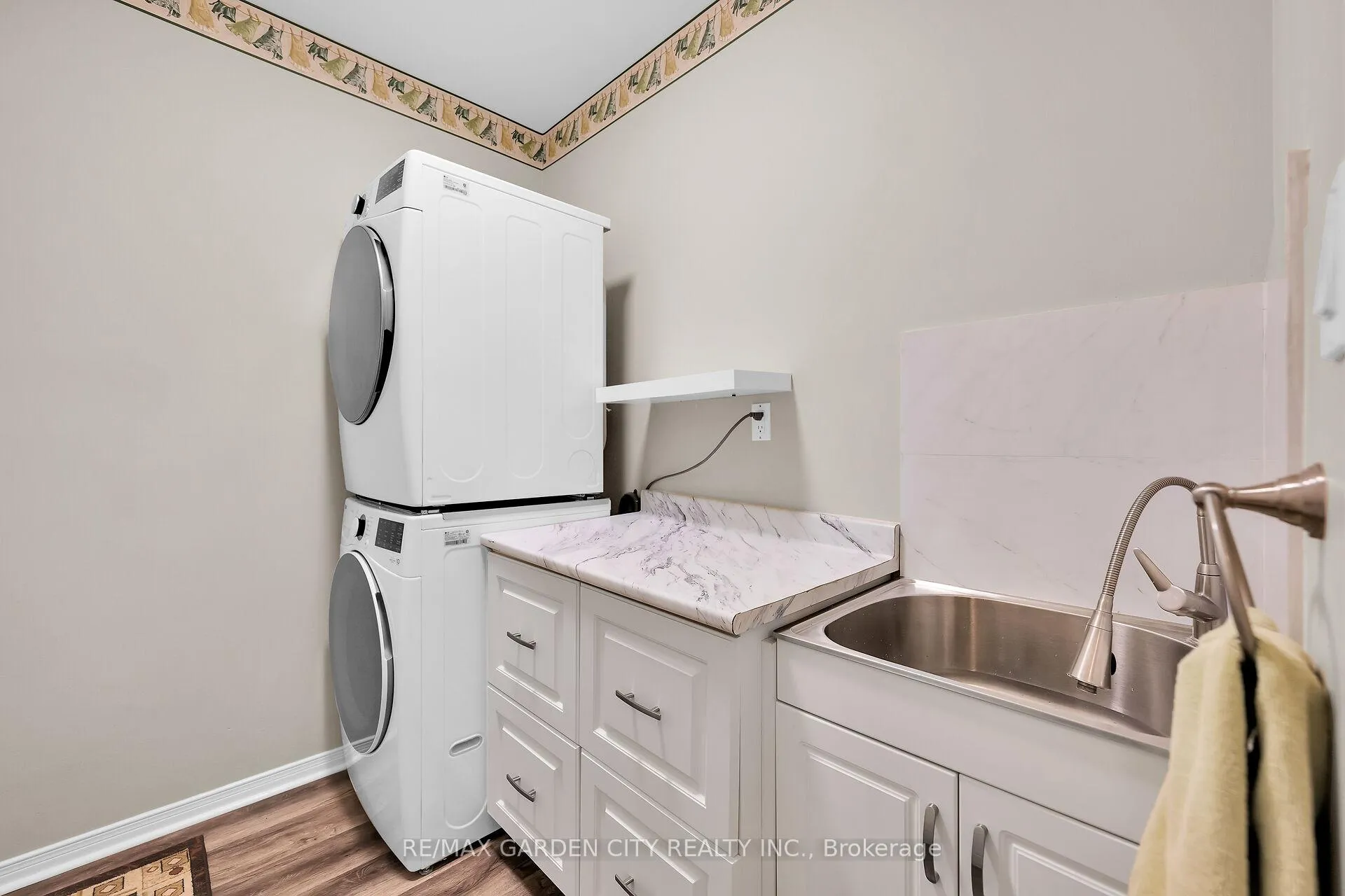 Photo 13 of 5126 St. George Drive, Lincoln, Beamsville — HOMEH