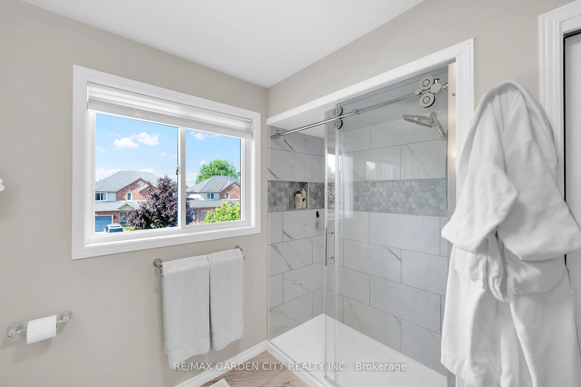 Photo 18 of 5126 St. George Drive, Lincoln, Beamsville — HOMEH