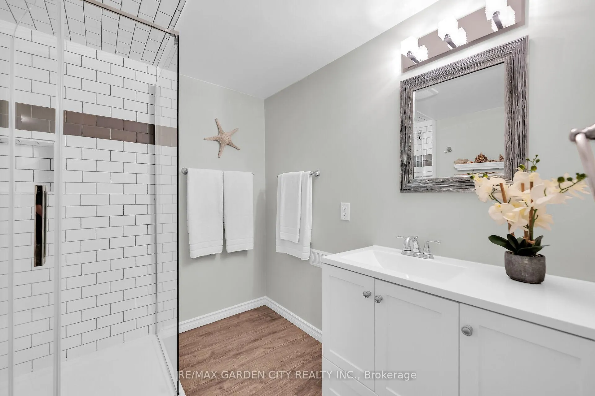 Photo 25 of 5126 St. George Drive, Lincoln, Beamsville — HOMEH