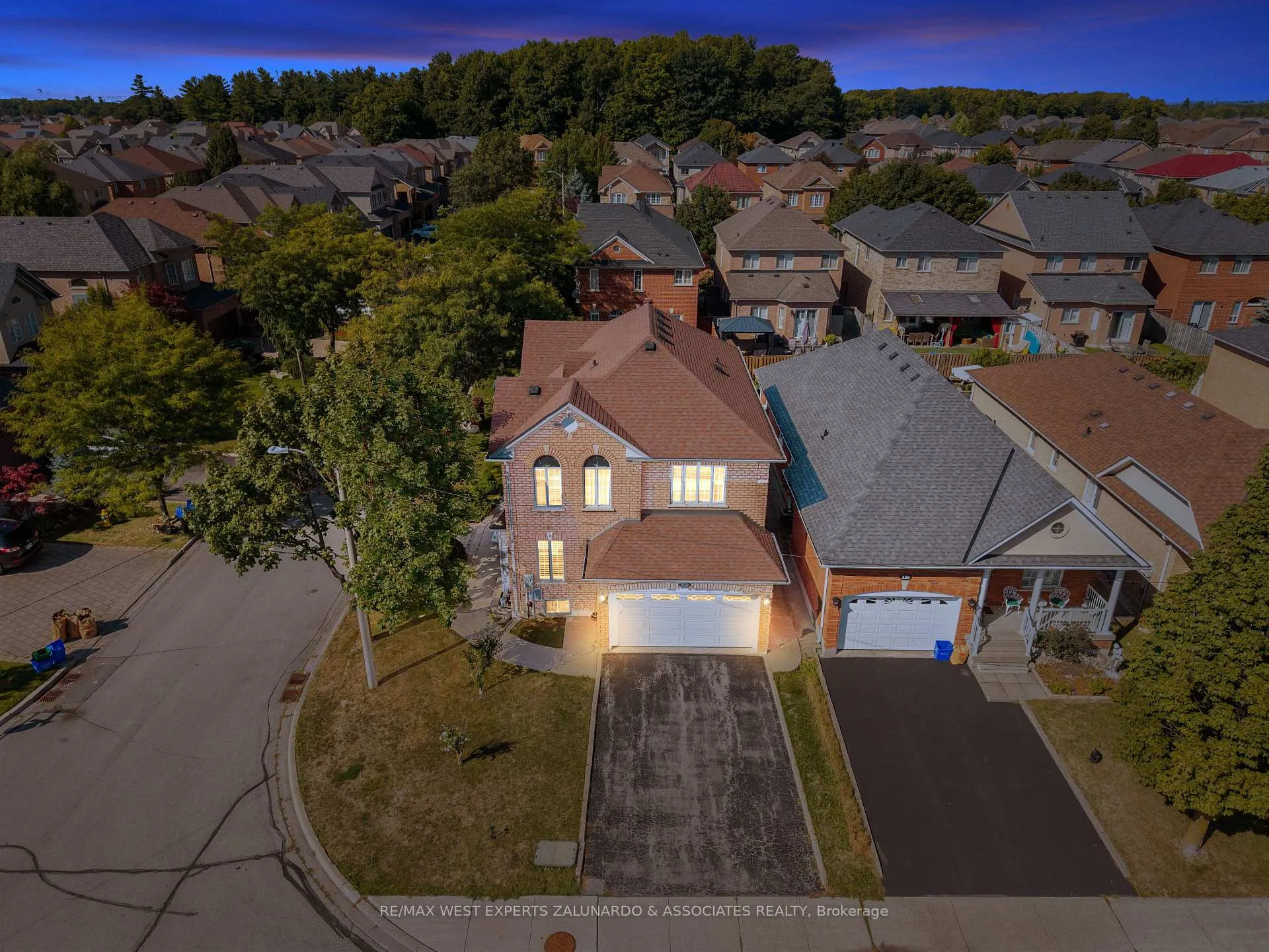 Photo 2 of 322 Vellore Avenue, Vaughan, Vellore Village — HOMEH