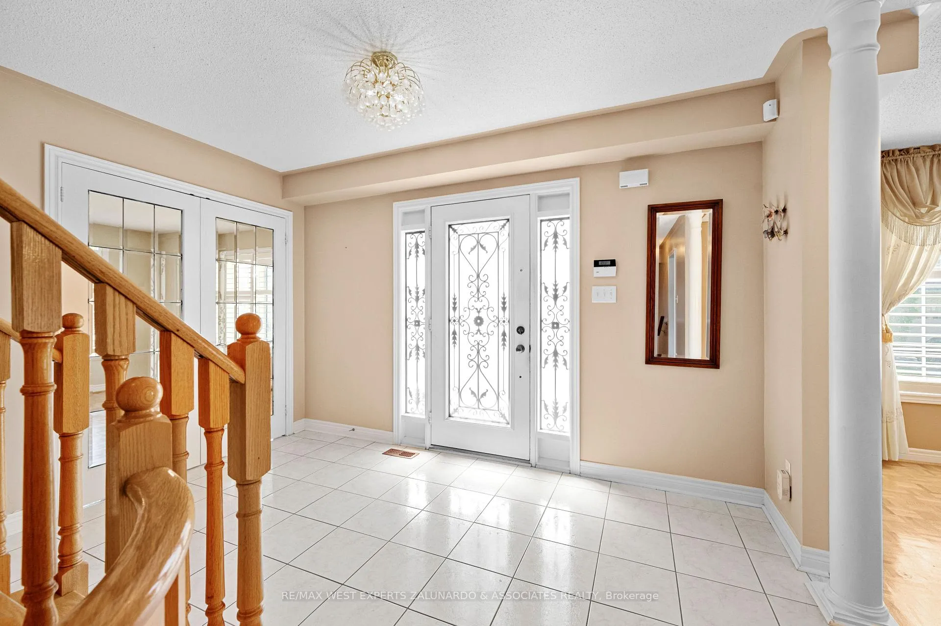 Photo 4 of 322 Vellore Avenue, Vaughan, Vellore Village — HOMEH