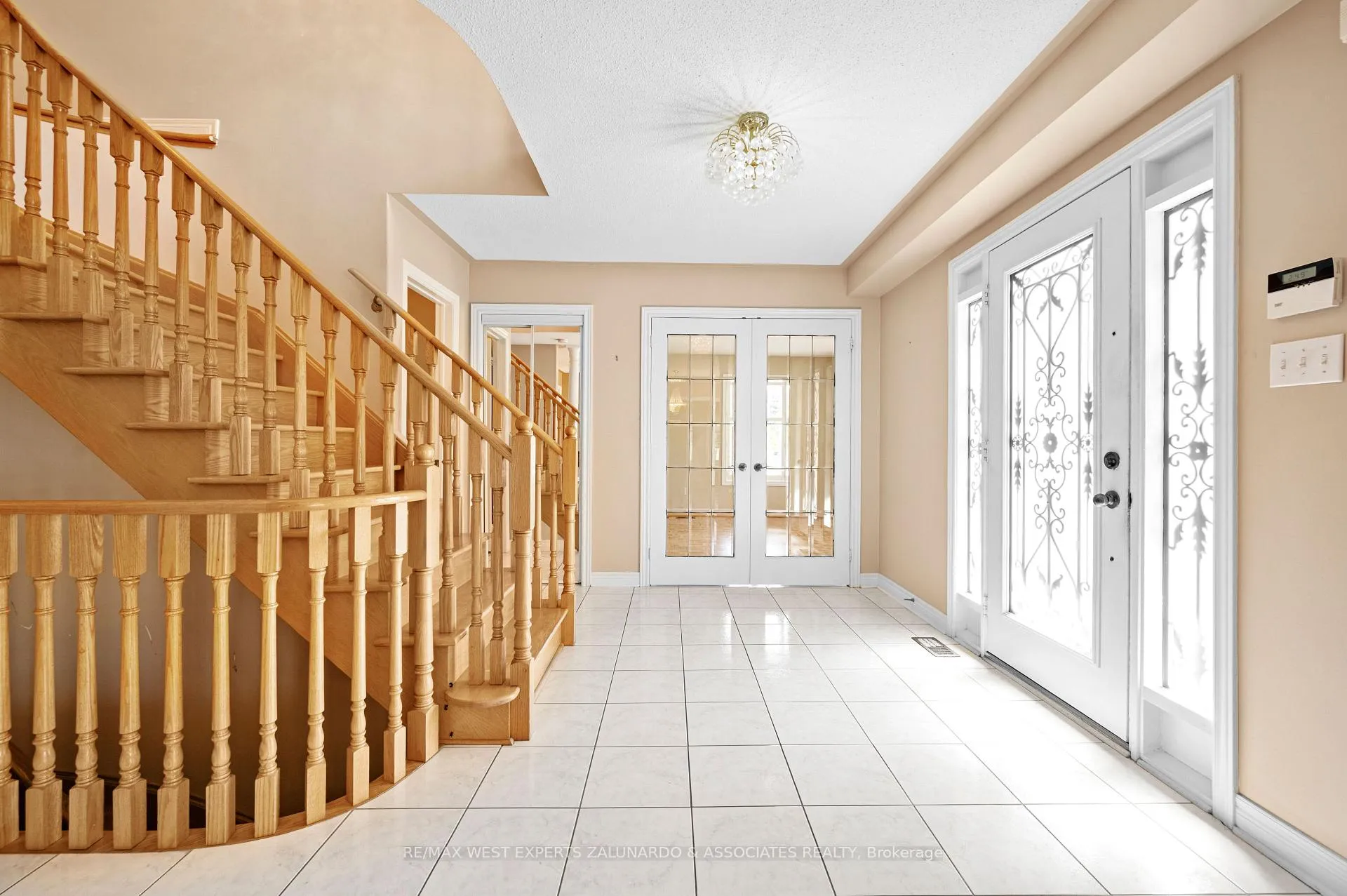 Photo 5 of 322 Vellore Avenue, Vaughan, Vellore Village — HOMEH