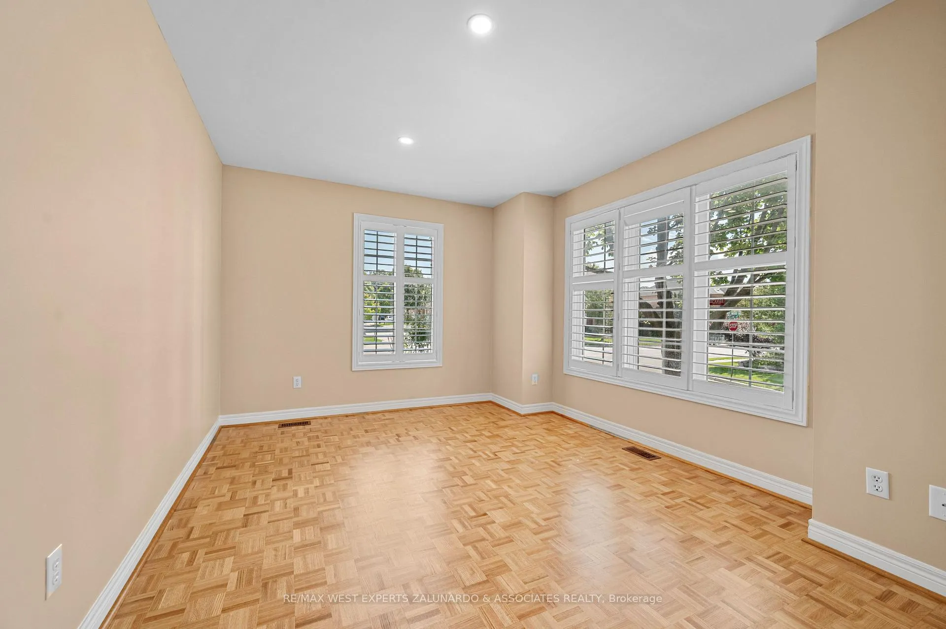 Photo 6 of 322 Vellore Avenue, Vaughan, Vellore Village — HOMEH