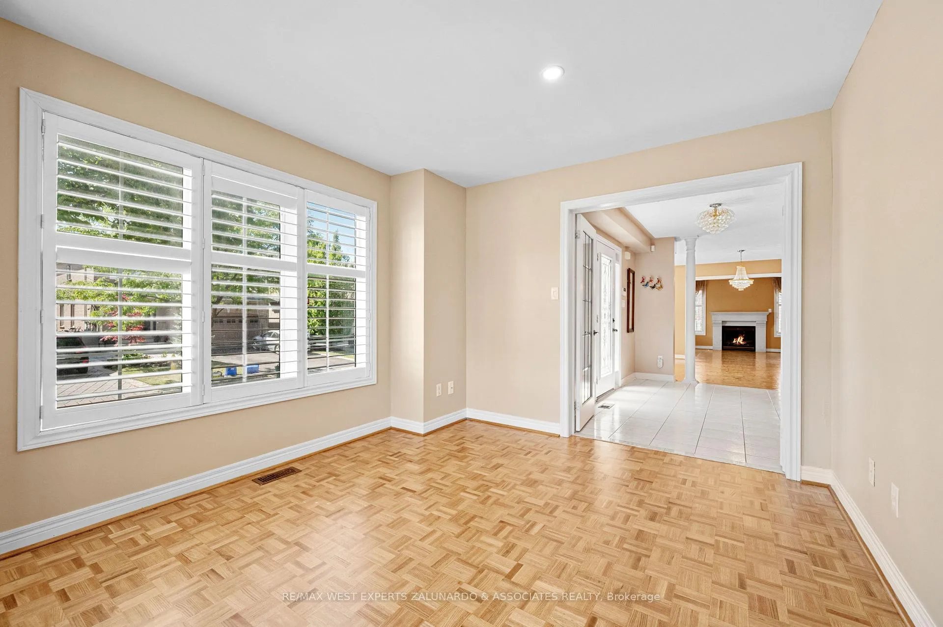 Photo 7 of 322 Vellore Avenue, Vaughan, Vellore Village — HOMEH