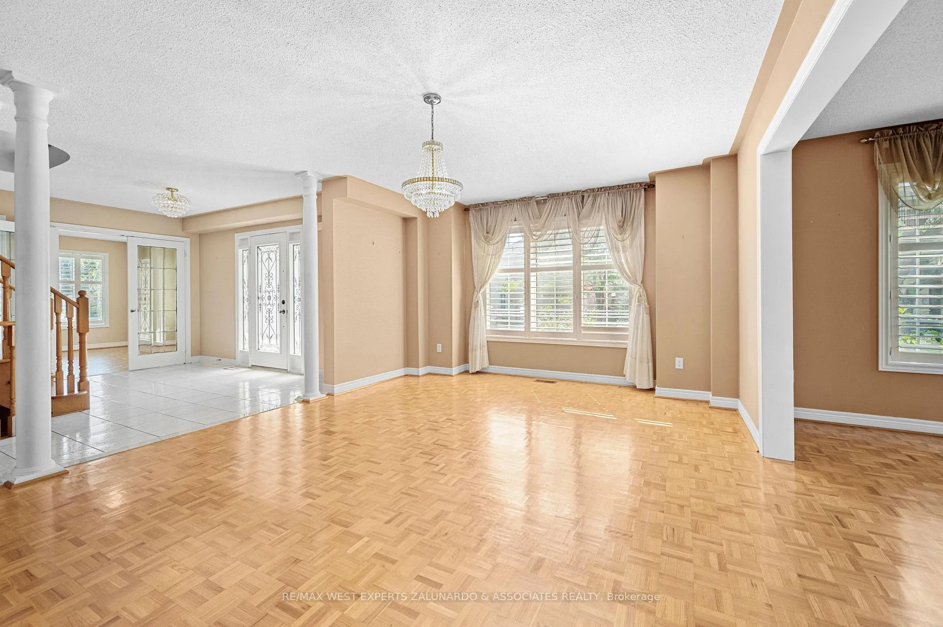 Photo 10 of 322 Vellore Avenue, Vaughan, Vellore Village — HOMEH
