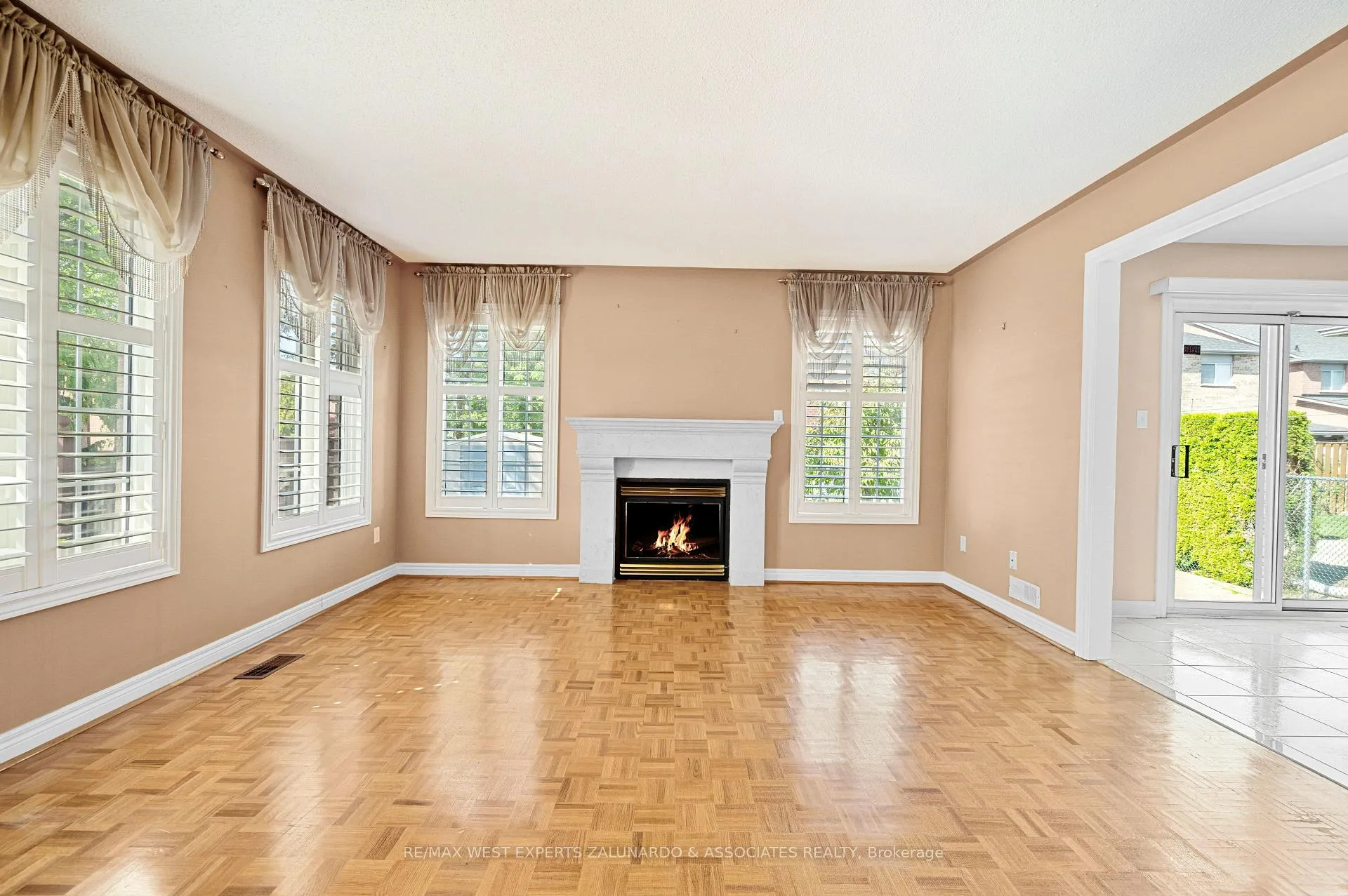 Photo 12 of 322 Vellore Avenue, Vaughan, Vellore Village — HOMEH