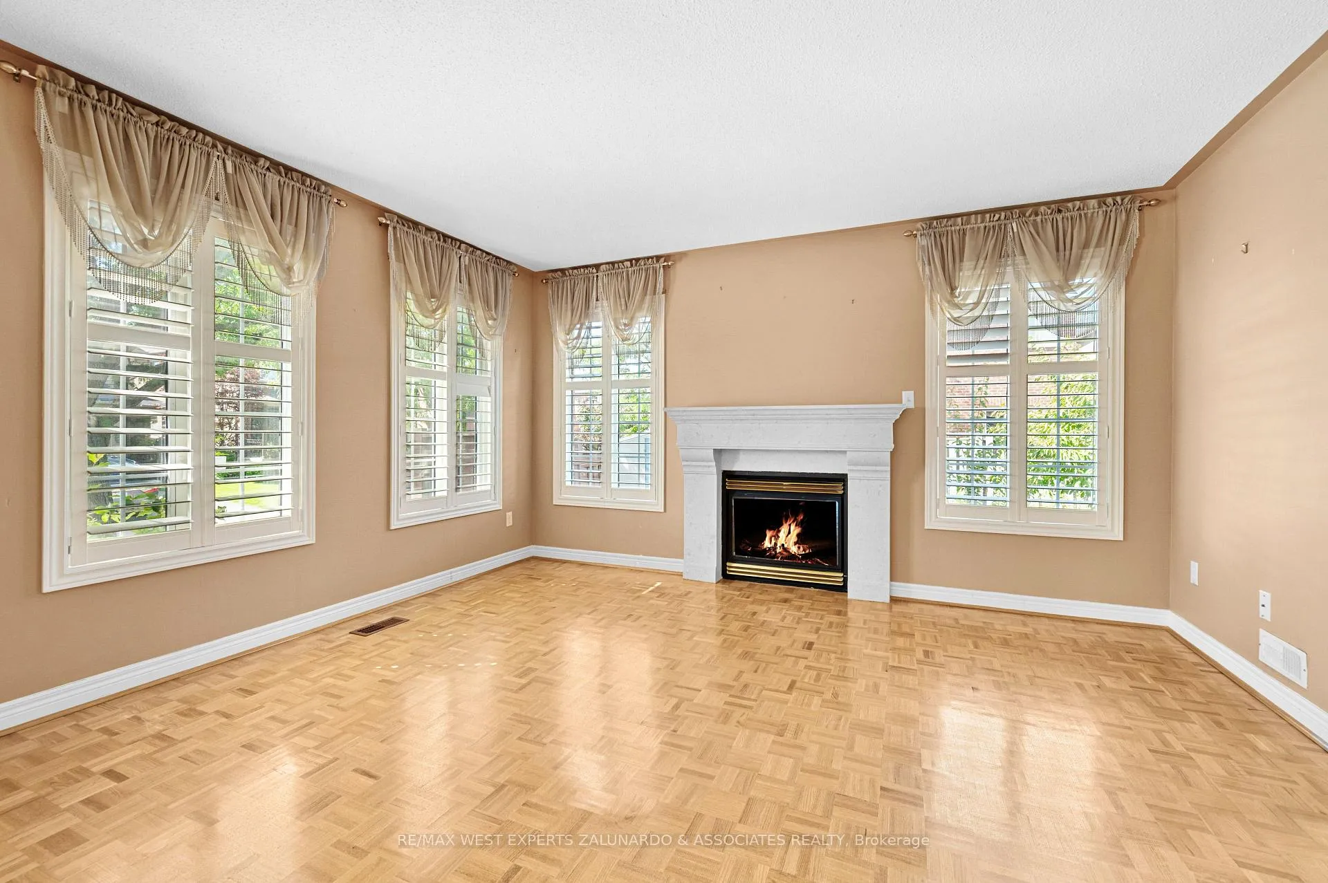 Photo 13 of 322 Vellore Avenue, Vaughan, Vellore Village — HOMEH