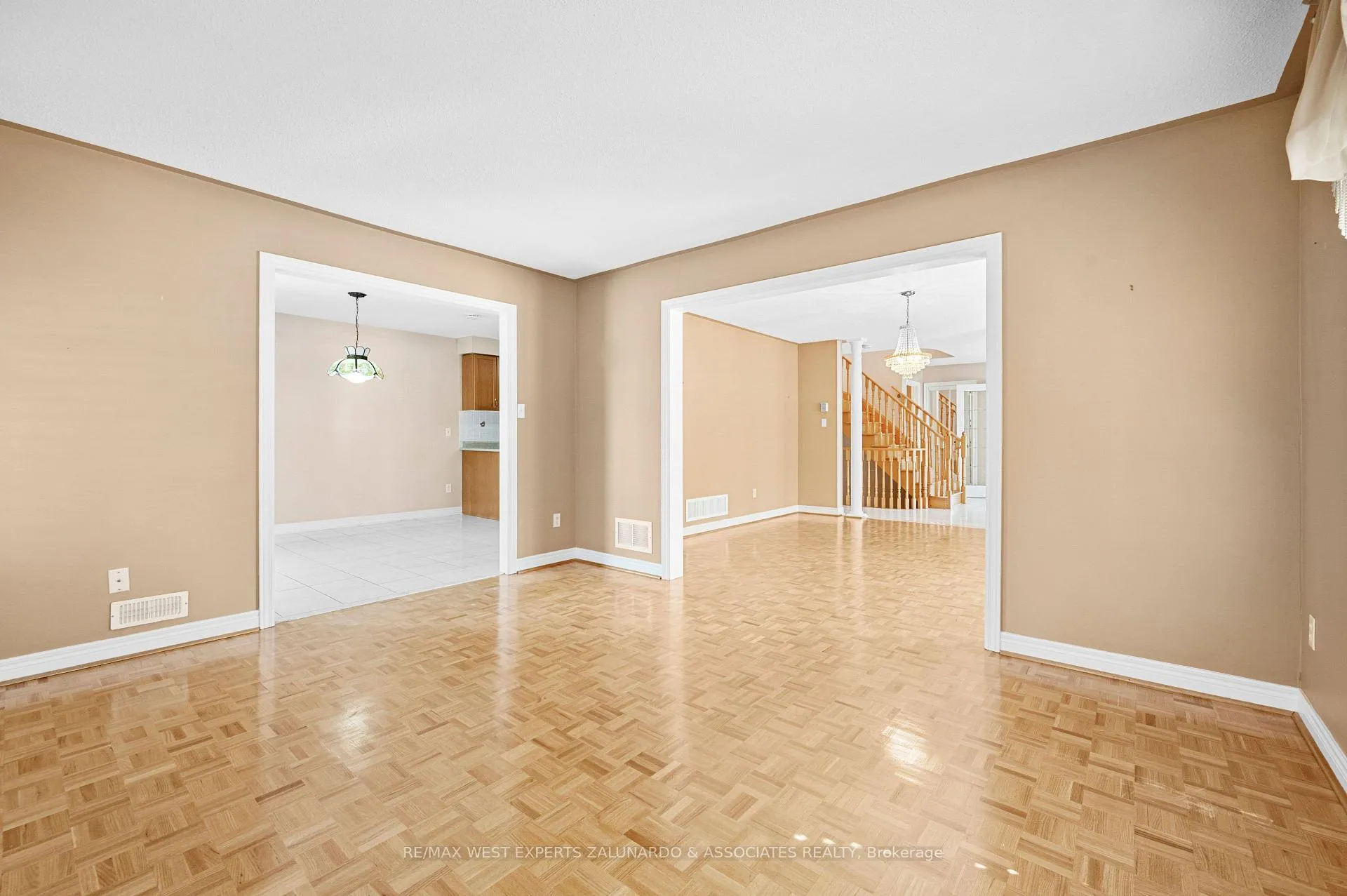 Photo 15 of 322 Vellore Avenue, Vaughan, Vellore Village — HOMEH