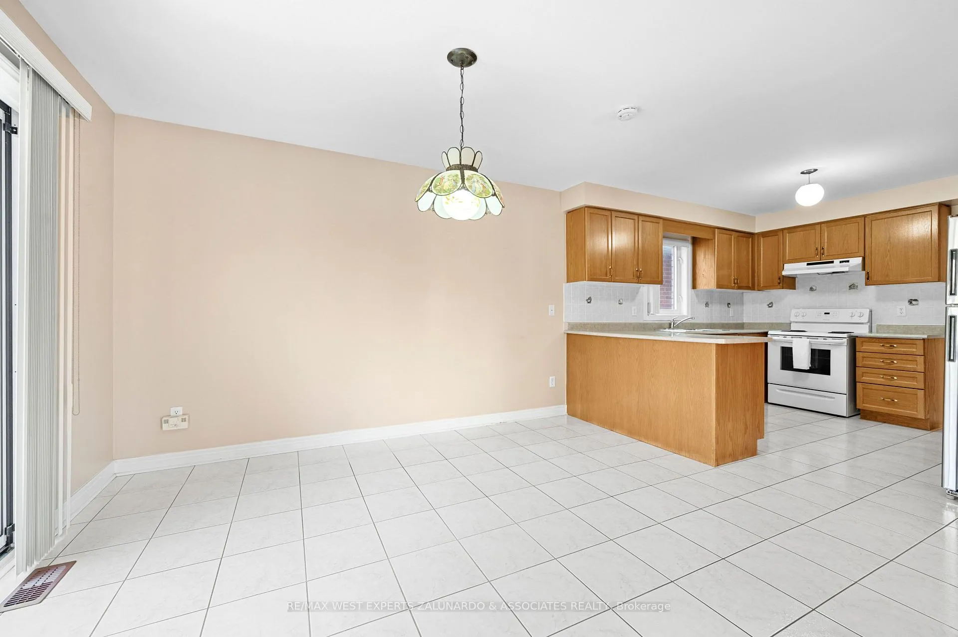 Photo 18 of 322 Vellore Avenue, Vaughan, Vellore Village — HOMEH