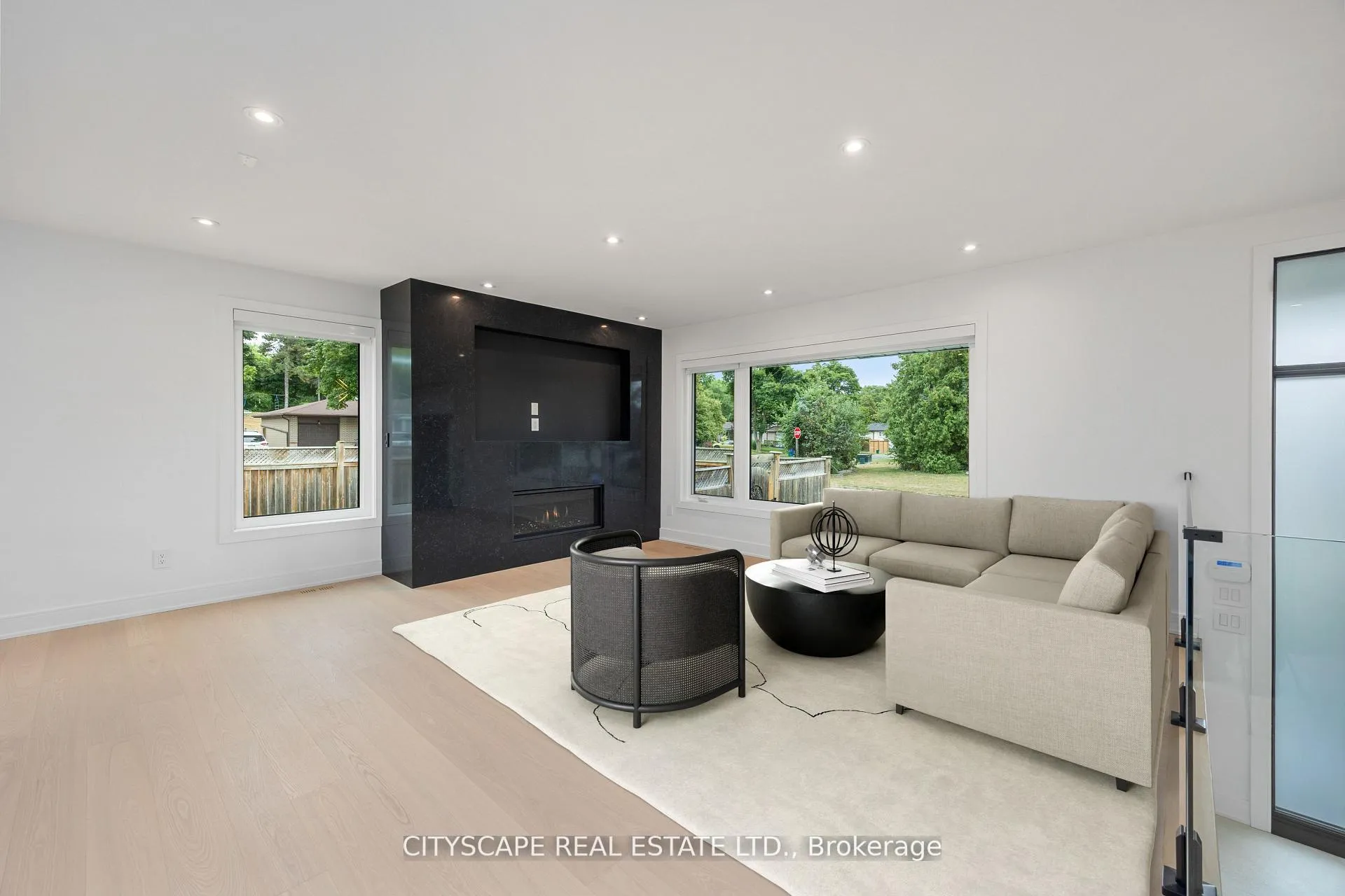 Photo 5 of 6 Portree Crescent, Markham, Royal Orchard — HOMEH