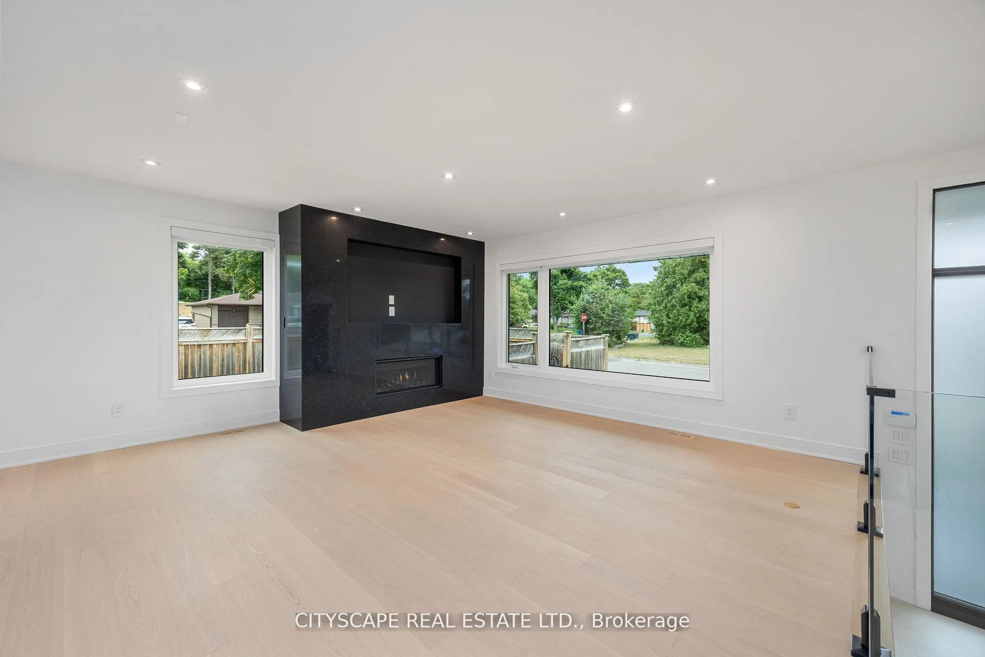 Photo 6 of 6 Portree Crescent, Markham, Royal Orchard — HOMEH