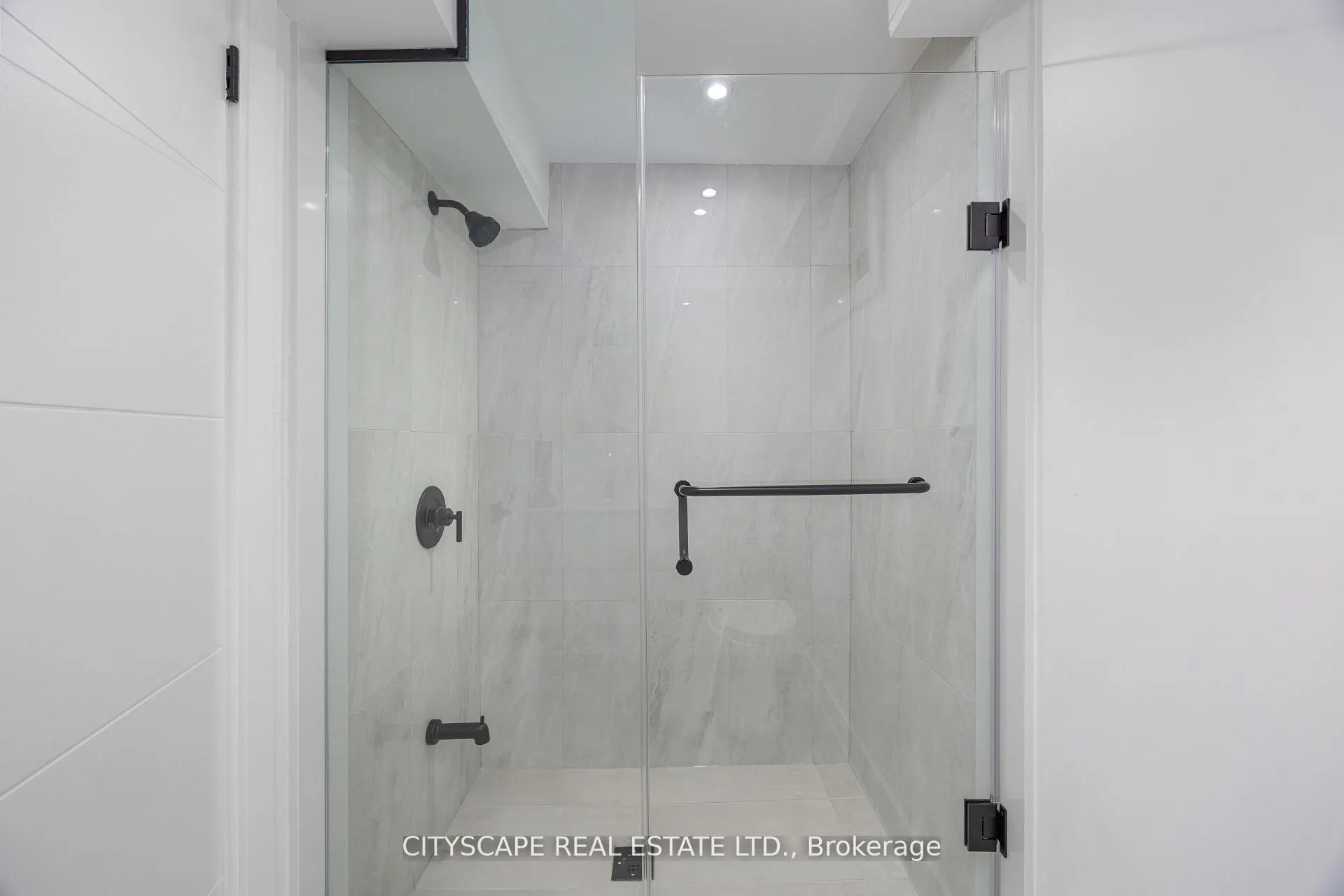 Photo 41 of 6 Portree Crescent, Markham, Royal Orchard — HOMEH