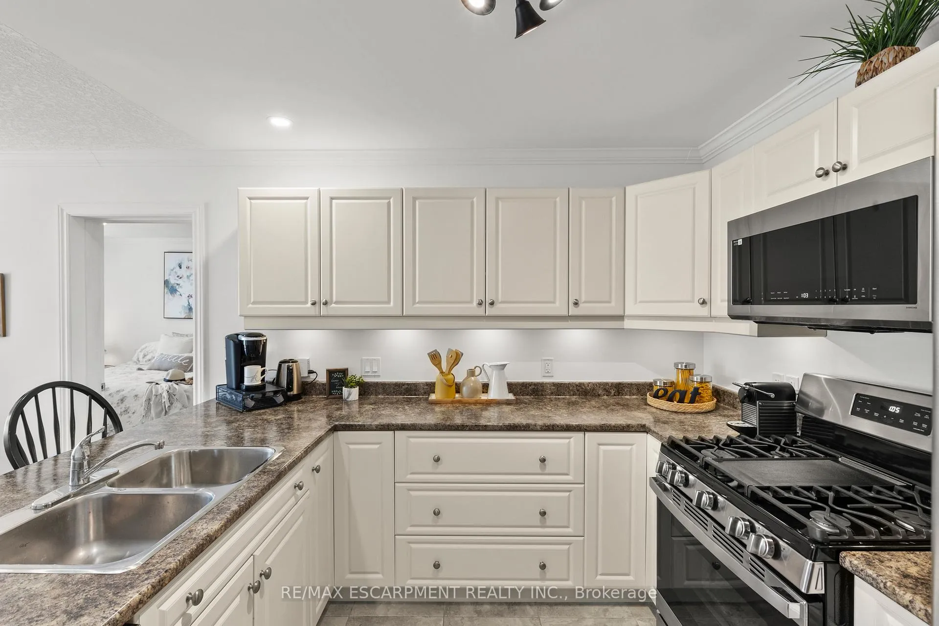 Photo 11 of 3923 Sunset Lane, Lincoln, Lincoln-Jordan/Vineland — HOMEH