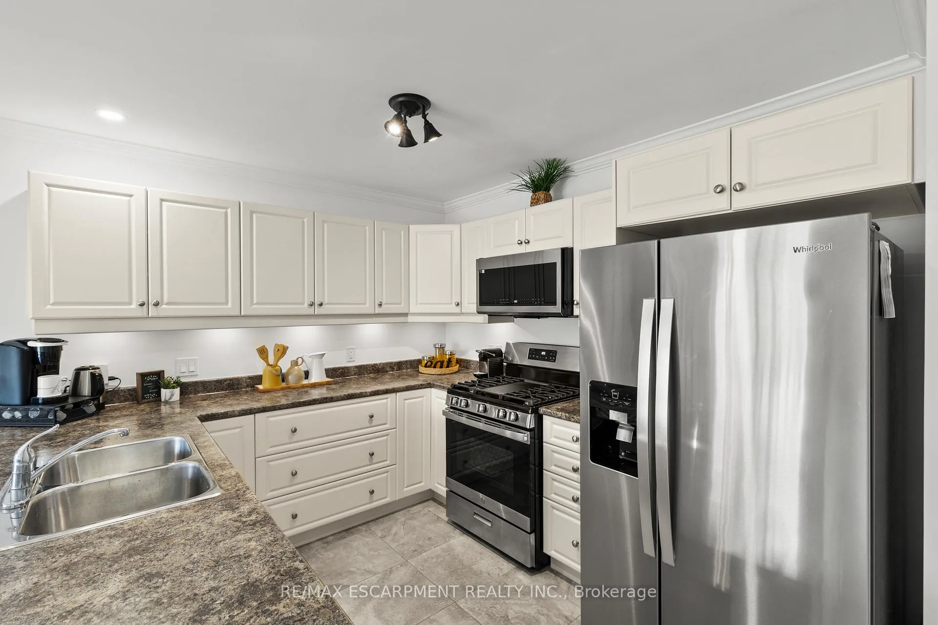 Photo 12 of 3923 Sunset Lane, Lincoln, Lincoln-Jordan/Vineland — HOMEH