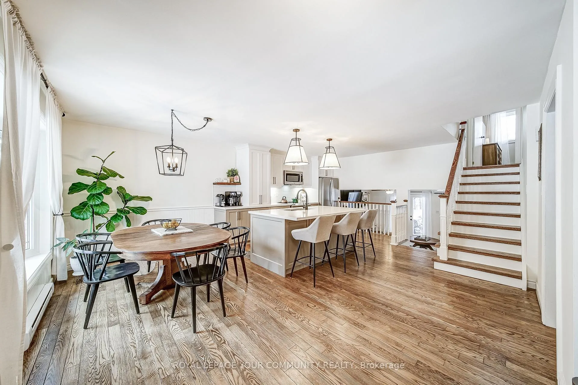 Photo 3 of 798 Lockhart Road, Barrie, Rural Barrie Southeast — HOMEH