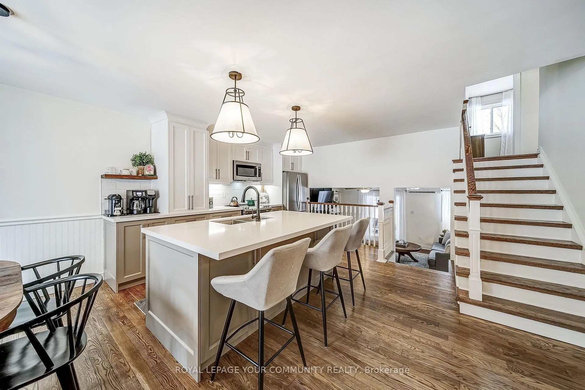Photo 4 of 798 Lockhart Road, Barrie, Rural Barrie Southeast — HOMEH