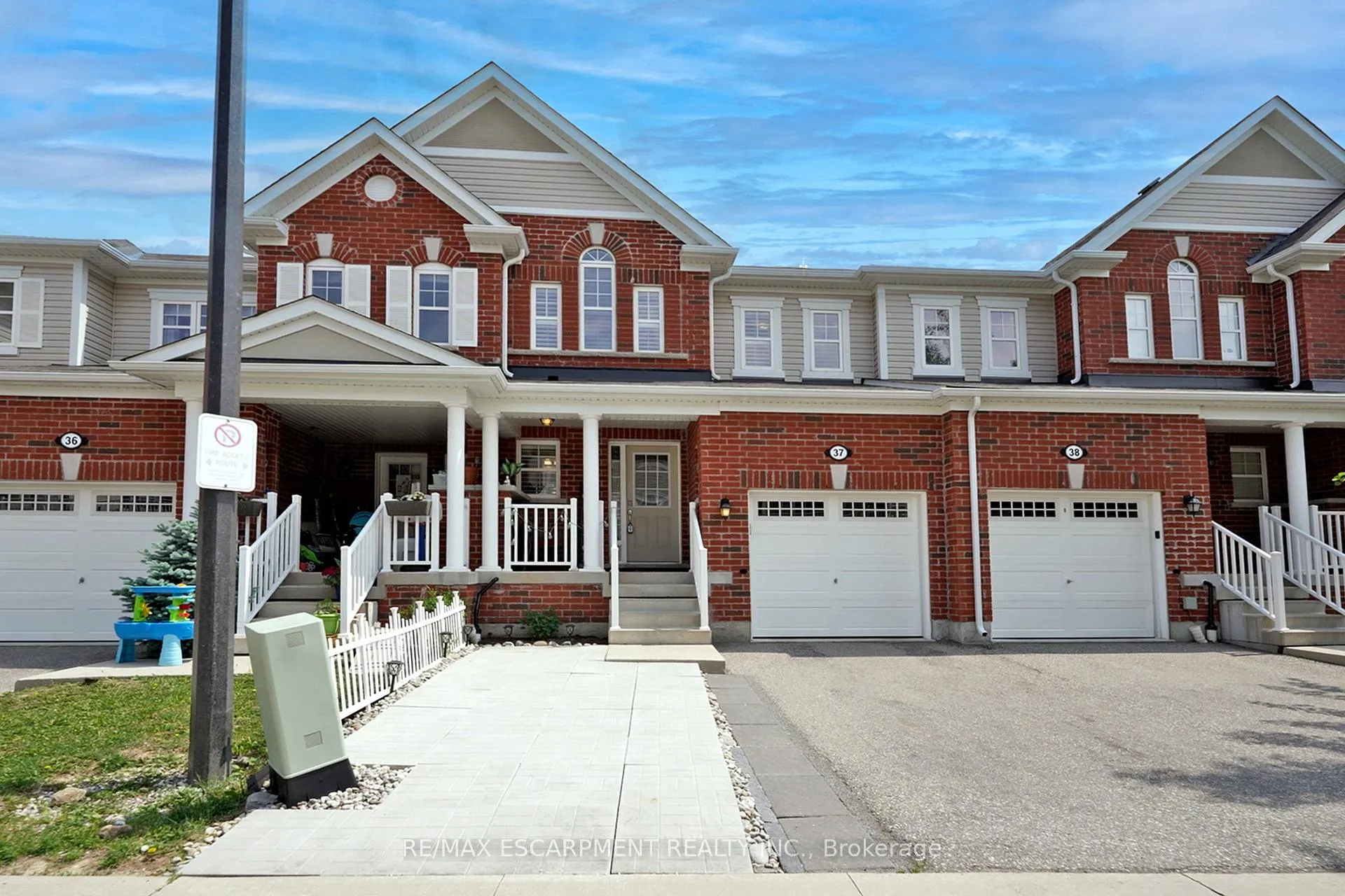Photo 1 of Unit 37, 230 Avonsyde Boulevard, Hamilton, Waterdown — HOMEH