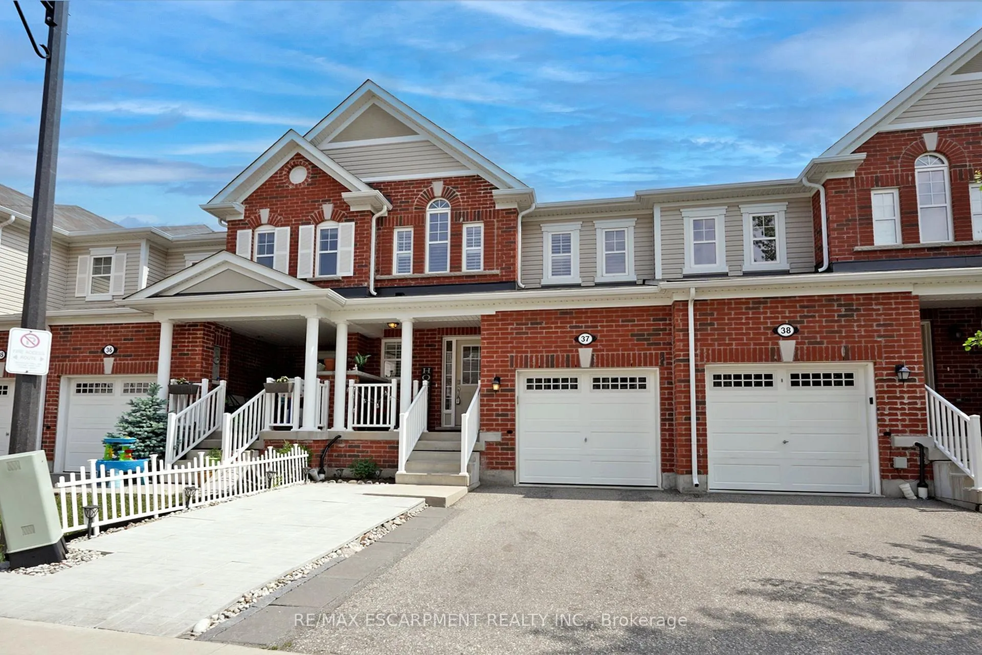 Photo 2 of Unit 37, 230 Avonsyde Boulevard, Hamilton, Waterdown — HOMEH