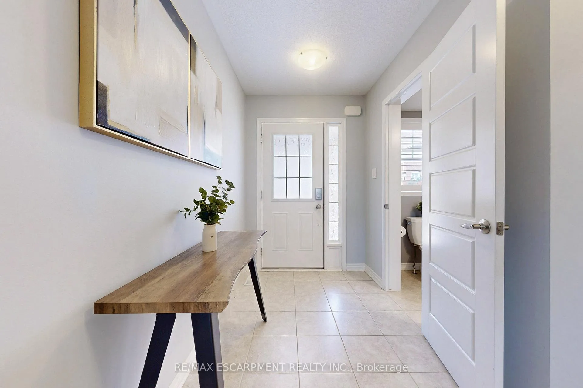 Photo 3 of Unit 37, 230 Avonsyde Boulevard, Hamilton, Waterdown — HOMEH