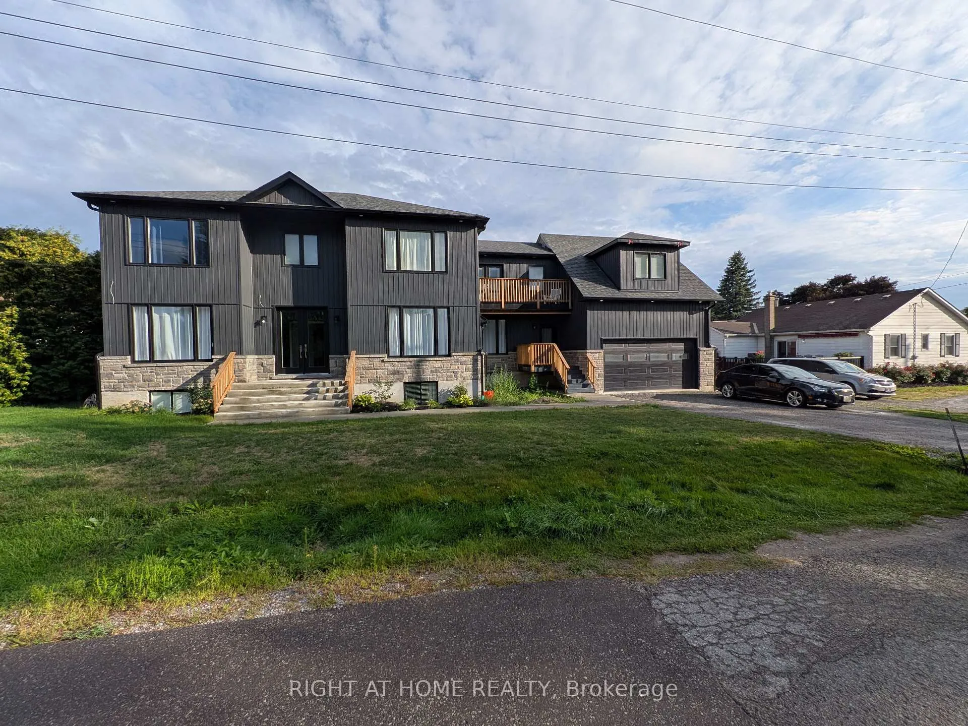 Photo 2 of 5 Phair Avenue, Clarington, Courtice — HOMEH