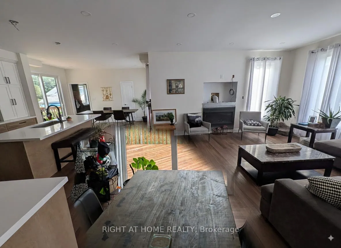 Photo 4 of 5 Phair Avenue, Clarington, Courtice — HOMEH
