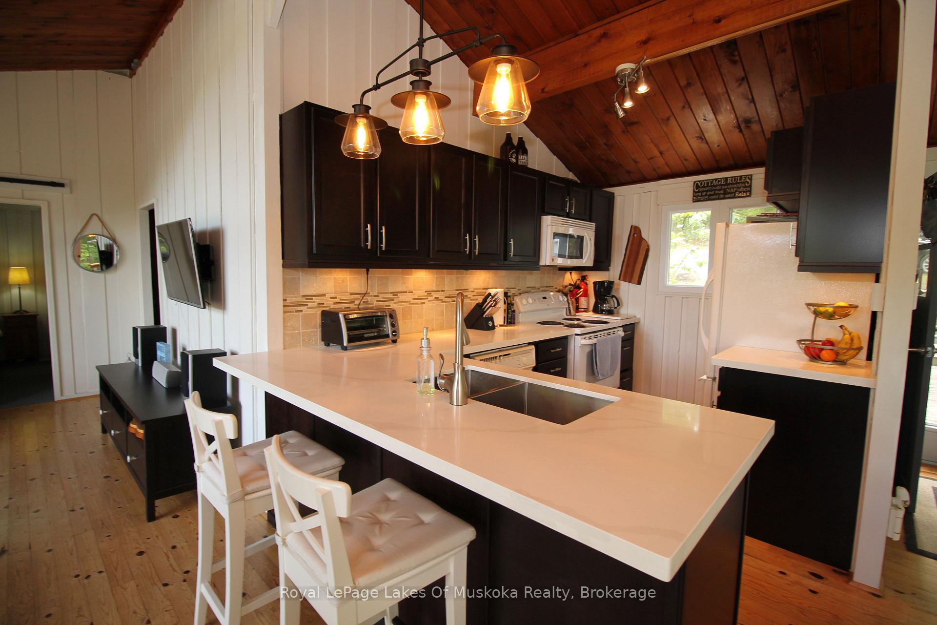 Photo 6 of 524 Peninsula Road, Gravenhurst, Muskoka (S) — HOMEH